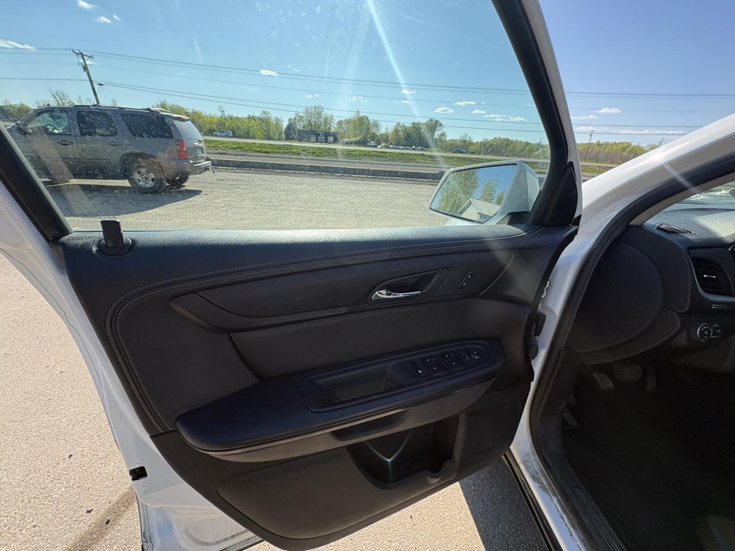 2016 Chevrolet Traverse 1LT AWD (1GNKVGKD8GJ) with an 3.6L V6 DOHC 24V engine, 6A transmission, located at 17255 hwy 65 NE, Ham Lake, MN, 55304, 0.000000, 0.000000 - Photo#8