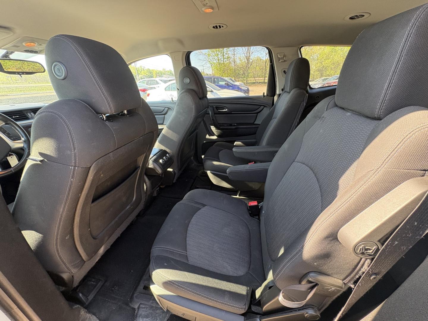 2016 Chevrolet Traverse 1LT AWD (1GNKVGKD8GJ) with an 3.6L V6 DOHC 24V engine, 6A transmission, located at 17255 hwy 65 NE, Ham Lake, MN, 55304, 0.000000, 0.000000 - Photo#11