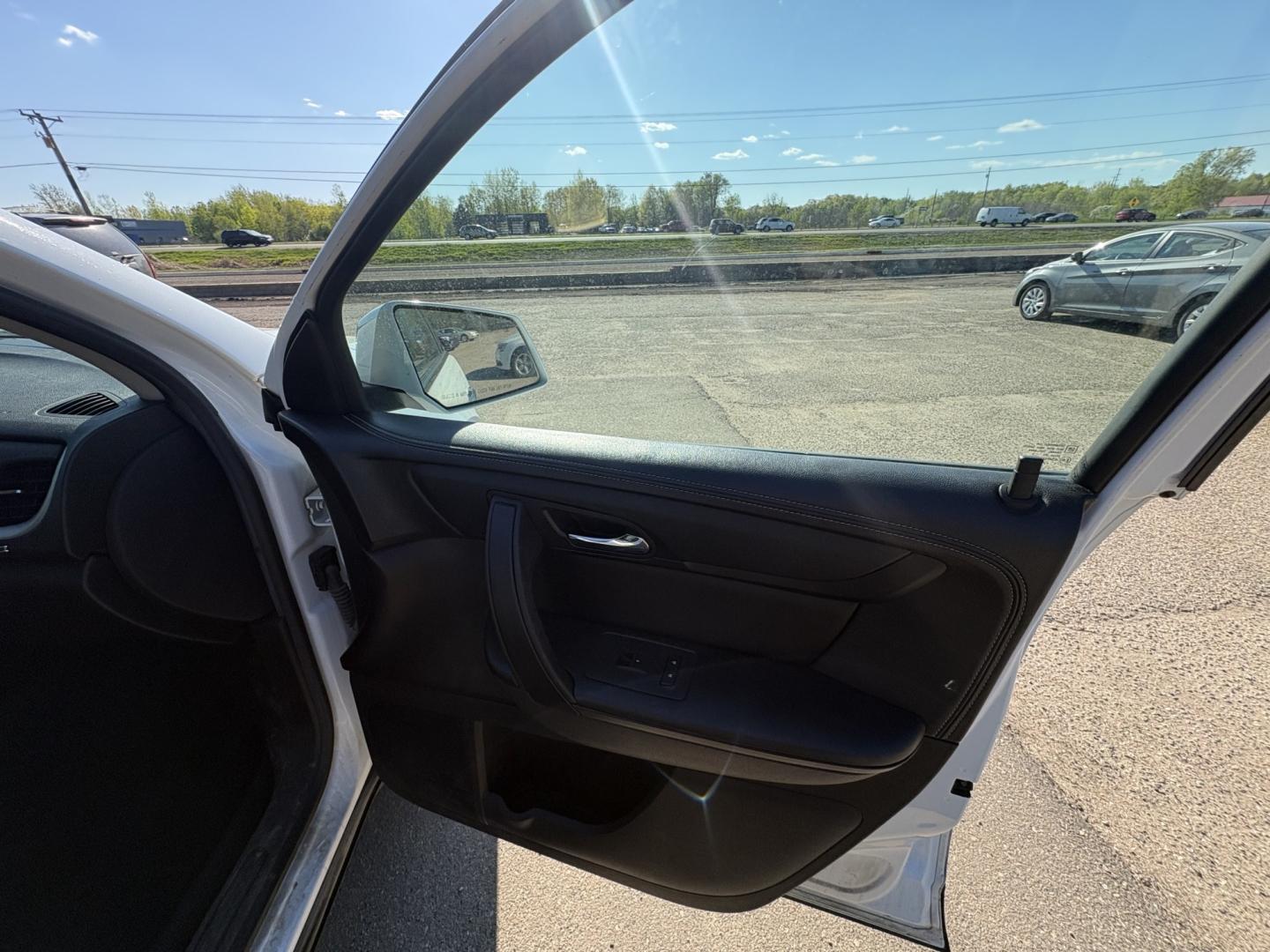 2016 Chevrolet Traverse 1LT AWD (1GNKVGKD8GJ) with an 3.6L V6 DOHC 24V engine, 6A transmission, located at 17255 hwy 65 NE, Ham Lake, MN, 55304, 0.000000, 0.000000 - Photo#16