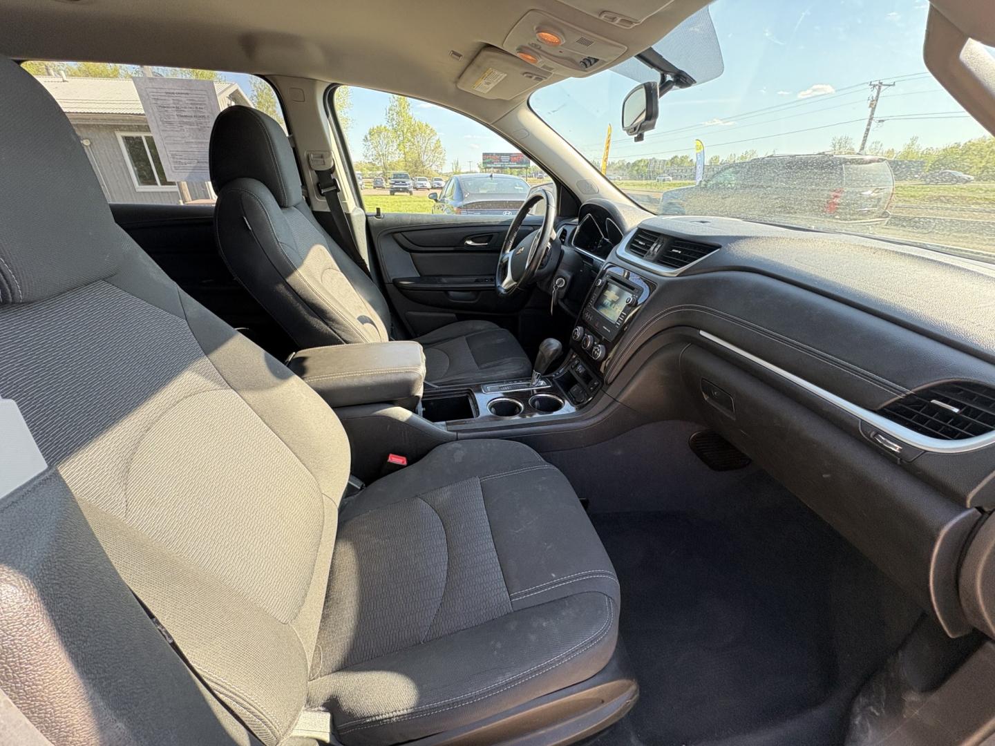 2016 Chevrolet Traverse 1LT AWD (1GNKVGKD8GJ) with an 3.6L V6 DOHC 24V engine, 6A transmission, located at 17255 hwy 65 NE, Ham Lake, MN, 55304, 0.000000, 0.000000 - Photo#17