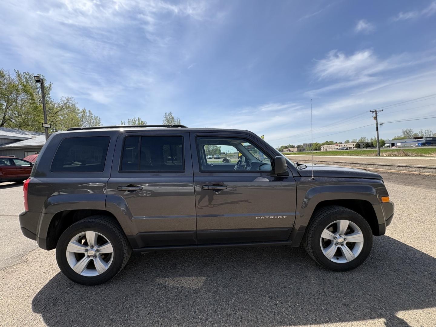 2017 Jeep Patriot Latitude 4WD (1C4NJRFB4HD) with an 2.4L L4 DOHC 16V engine, located at 17255 hwy 65 NE, Ham Lake, MN, 55304, 0.000000, 0.000000 - Photo#5