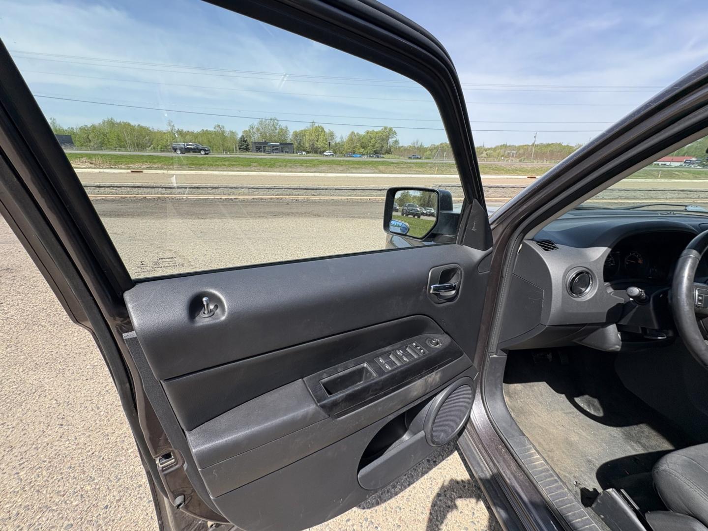2017 Jeep Patriot Latitude 4WD (1C4NJRFB4HD) with an 2.4L L4 DOHC 16V engine, located at 17255 hwy 65 NE, Ham Lake, MN, 55304, 0.000000, 0.000000 - Photo#8