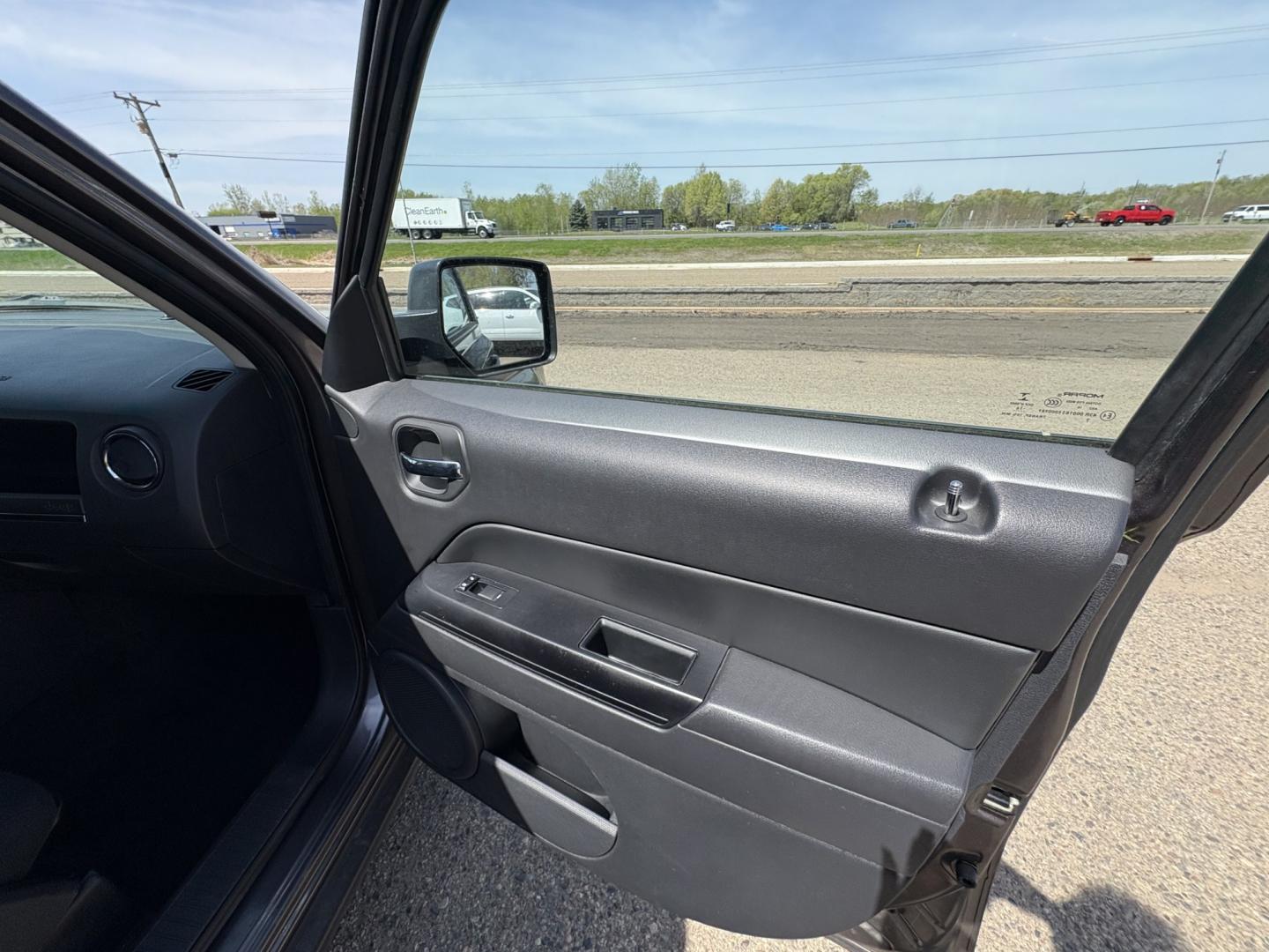 2017 Jeep Patriot Latitude 4WD (1C4NJRFB4HD) with an 2.4L L4 DOHC 16V engine, located at 17255 hwy 65 NE, Ham Lake, MN, 55304, 0.000000, 0.000000 - Photo#14