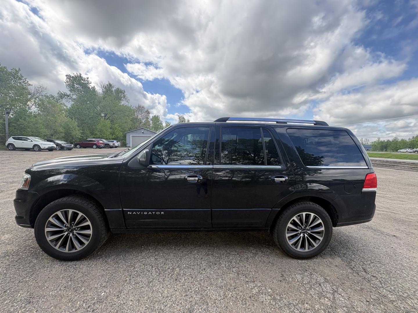 2015 Lincoln Navigator 4WD (5LMJJ2JT1FE) with an 3.5L V6 DOHC 24V FFV engine, 6-Speed Automatic transmission, located at 17255 hwy 65 NE, Ham Lake, MN, 55304, 0.000000, 0.000000 - Photo#1