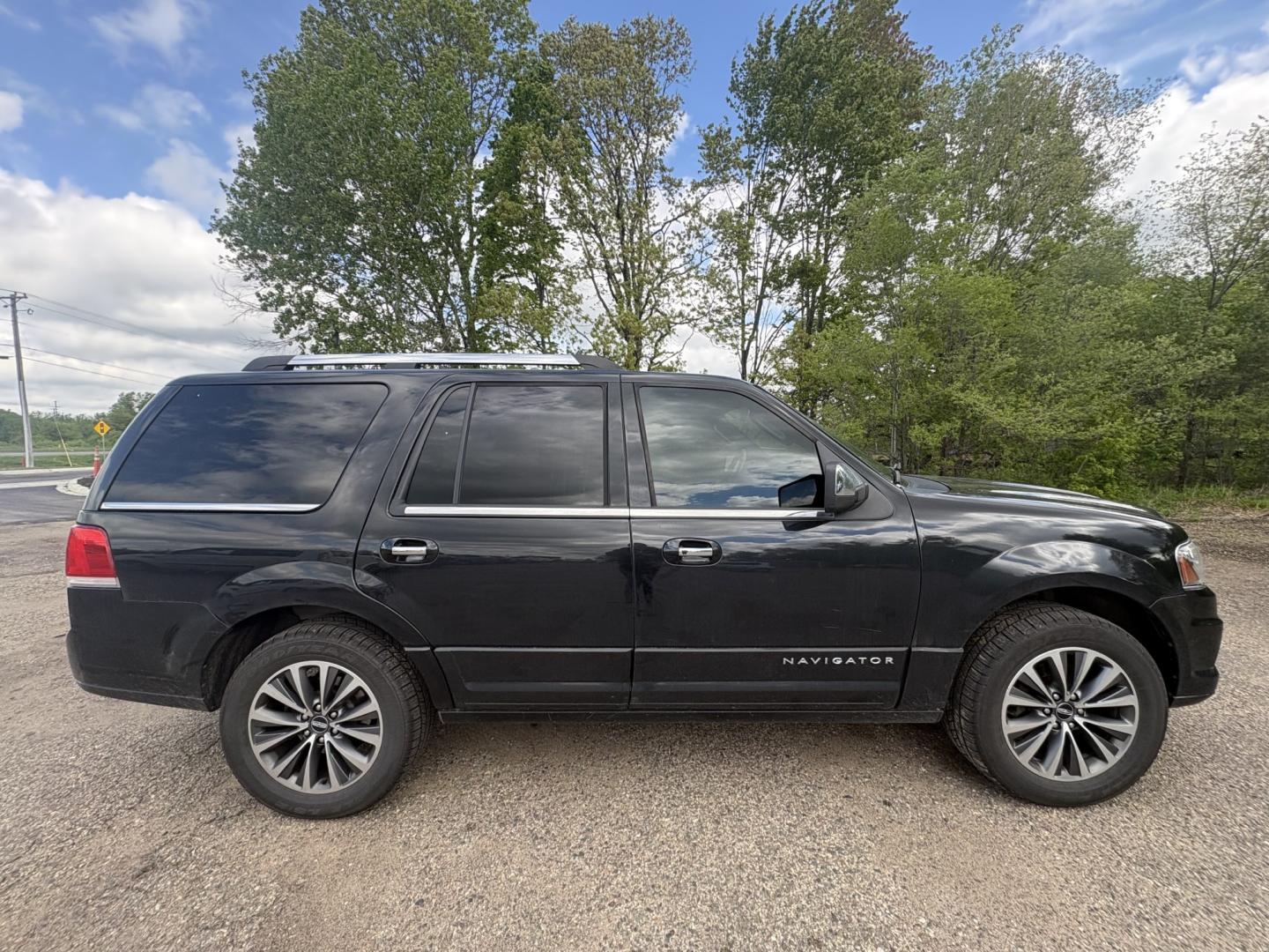 2015 Lincoln Navigator 4WD (5LMJJ2JT1FE) with an 3.5L V6 DOHC 24V FFV engine, 6-Speed Automatic transmission, located at 17255 hwy 65 NE, Ham Lake, MN, 55304, 0.000000, 0.000000 - Photo#5