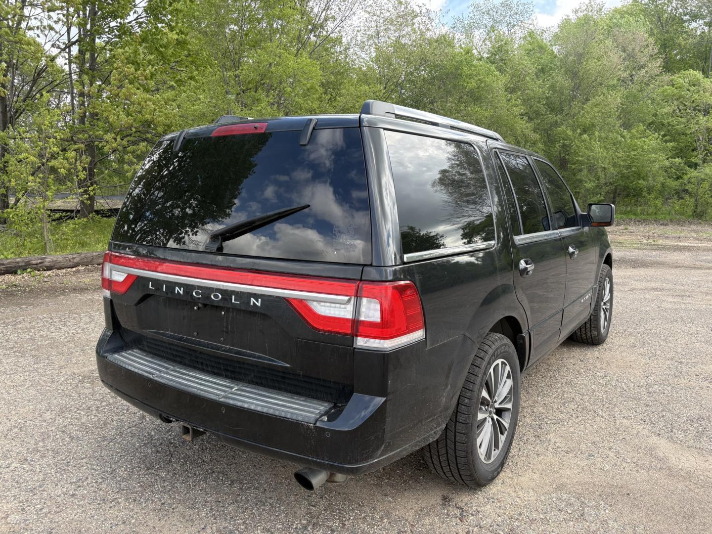 2015 Lincoln Navigator 4WD (5LMJJ2JT1FE) with an 3.5L V6 DOHC 24V FFV engine, 6-Speed Automatic transmission, located at 17255 hwy 65 NE, Ham Lake, MN, 55304, 0.000000, 0.000000 - Photo#4