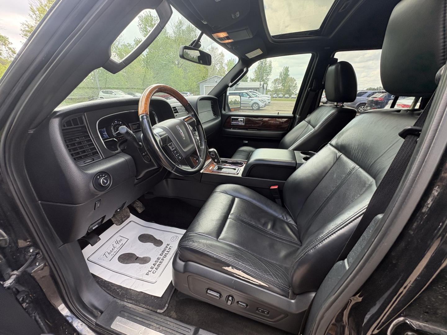 2015 Lincoln Navigator 4WD (5LMJJ2JT1FE) with an 3.5L V6 DOHC 24V FFV engine, 6-Speed Automatic transmission, located at 17255 hwy 65 NE, Ham Lake, MN, 55304, 0.000000, 0.000000 - Photo#9