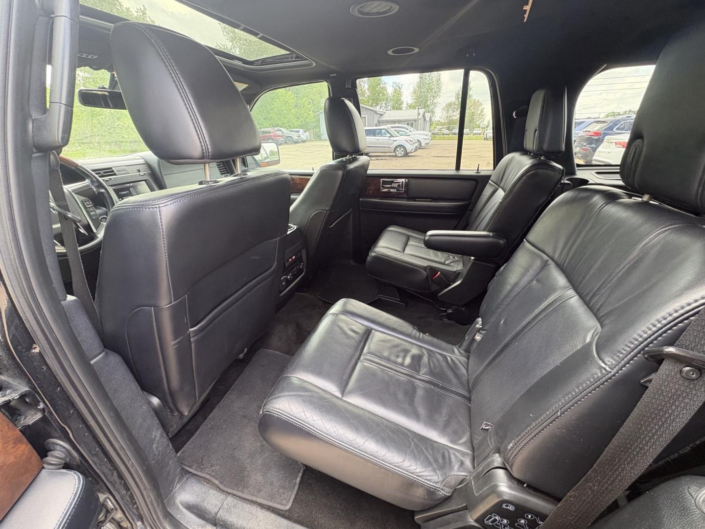 2015 Lincoln Navigator 4WD (5LMJJ2JT1FE) with an 3.5L V6 DOHC 24V FFV engine, 6-Speed Automatic transmission, located at 17255 hwy 65 NE, Ham Lake, MN, 55304, 0.000000, 0.000000 - Photo#11