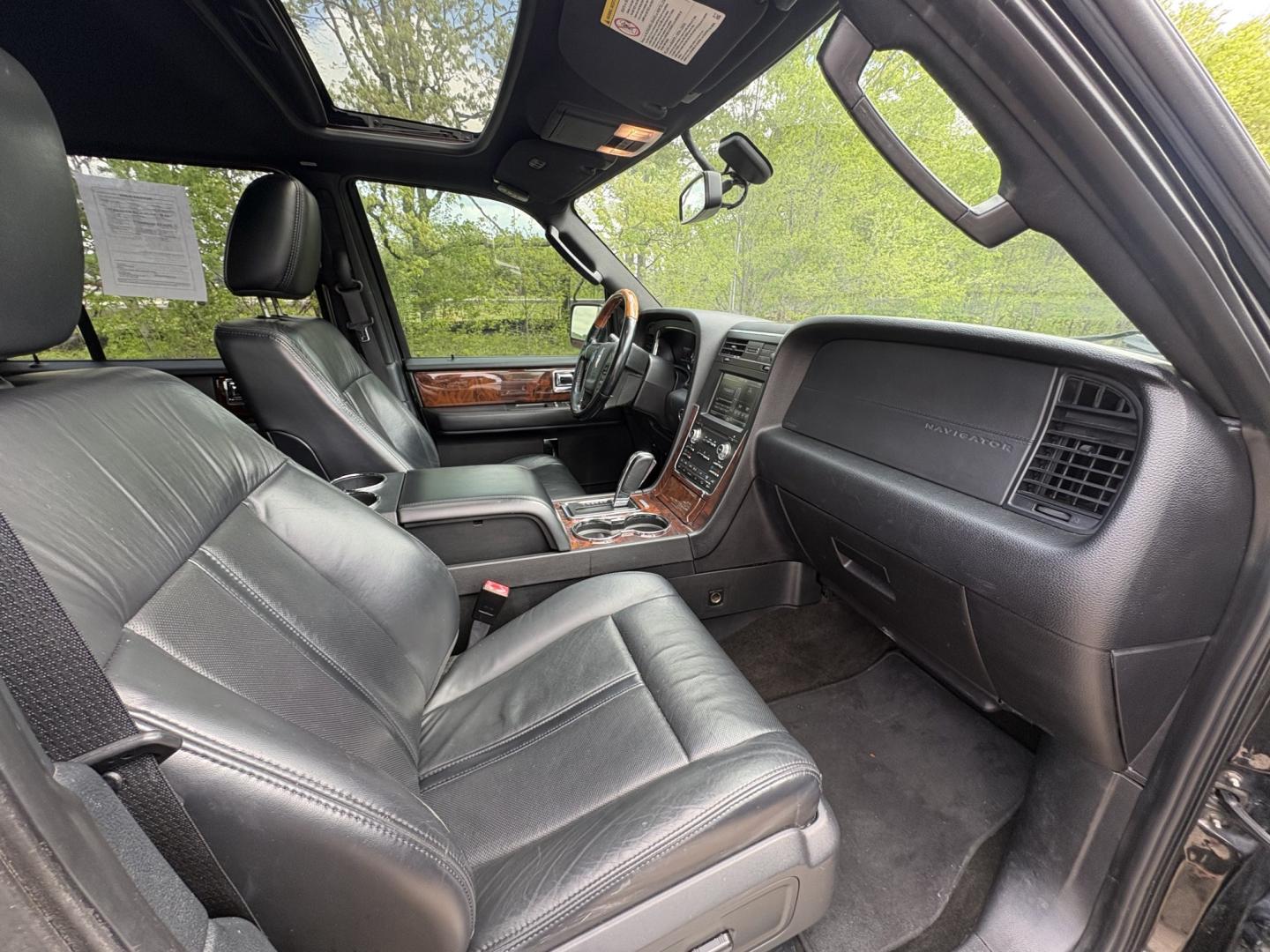 2015 Lincoln Navigator 4WD (5LMJJ2JT1FE) with an 3.5L V6 DOHC 24V FFV engine, 6-Speed Automatic transmission, located at 17255 hwy 65 NE, Ham Lake, MN, 55304, 0.000000, 0.000000 - Photo#17