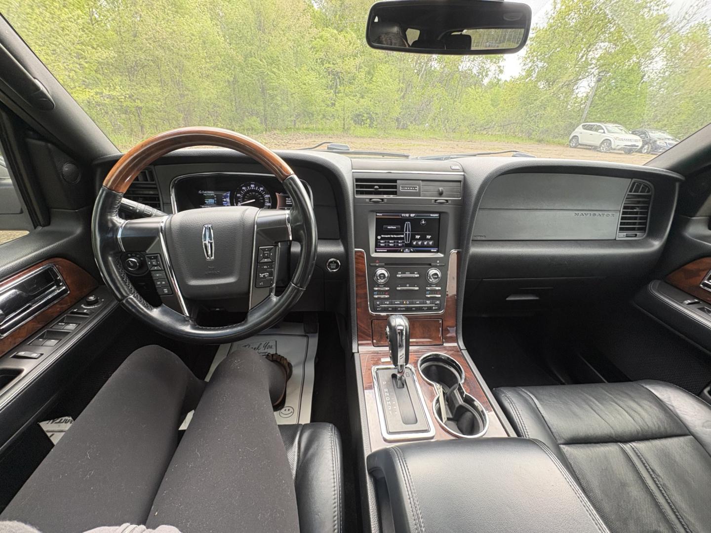 2015 Lincoln Navigator 4WD (5LMJJ2JT1FE) with an 3.5L V6 DOHC 24V FFV engine, 6-Speed Automatic transmission, located at 17255 hwy 65 NE, Ham Lake, MN, 55304, 0.000000, 0.000000 - Photo#18