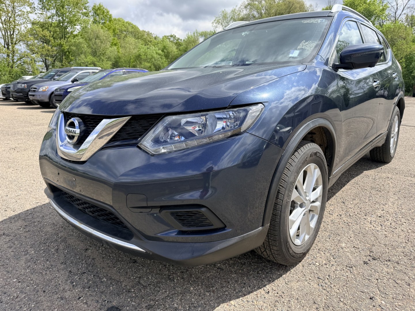 2016 Nissan Rogue SV AWD (KNMAT2MV2GP) with an 2.5L L4 DOHC 16V engine, CVT transmission, located at 17255 hwy 65 NE, Ham Lake, MN, 55304, 0.000000, 0.000000 - Photo#0