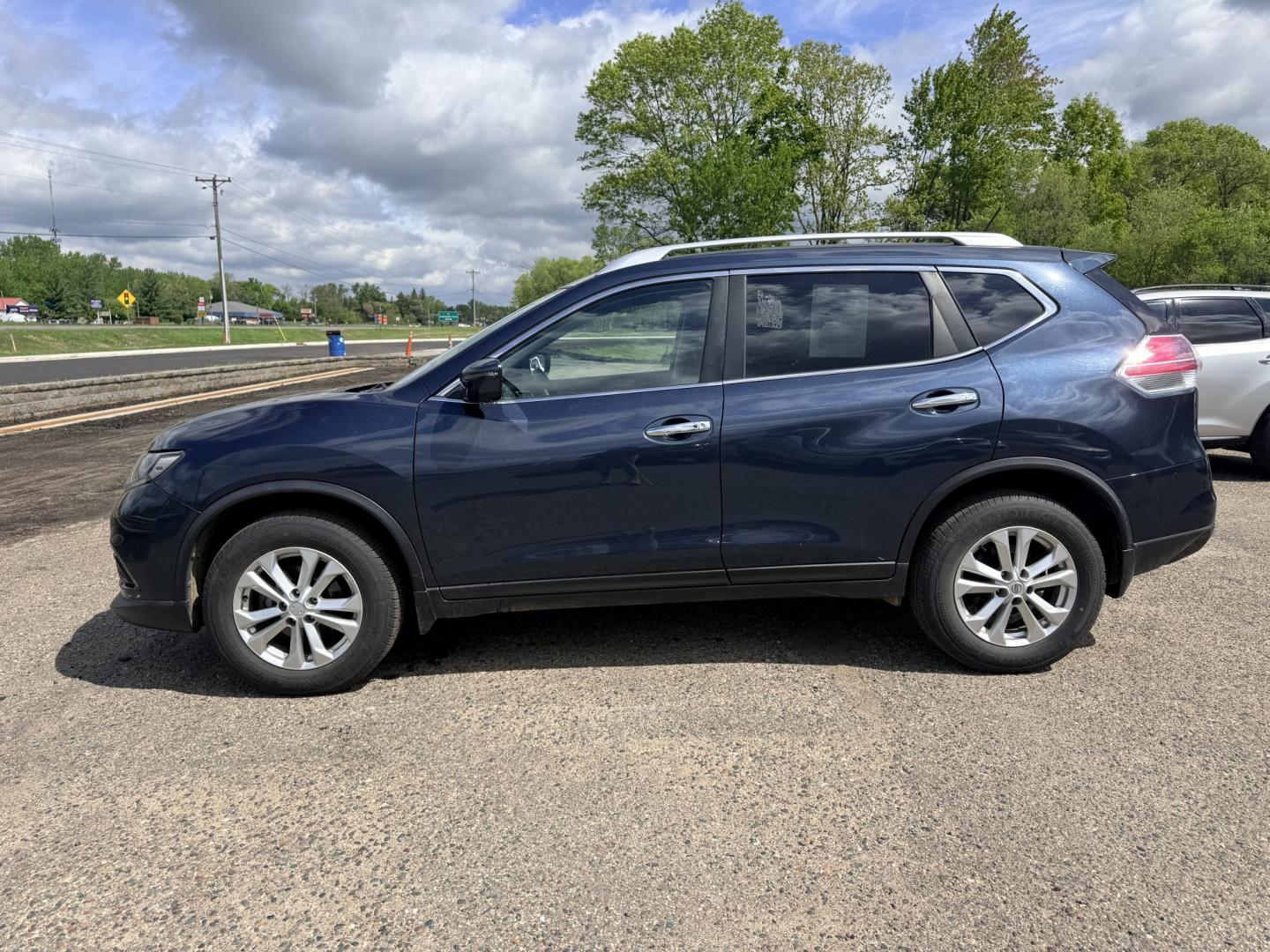 2016 Nissan Rogue SV AWD (KNMAT2MV2GP) with an 2.5L L4 DOHC 16V engine, CVT transmission, located at 17255 hwy 65 NE, Ham Lake, MN, 55304, 0.000000, 0.000000 - Photo#1
