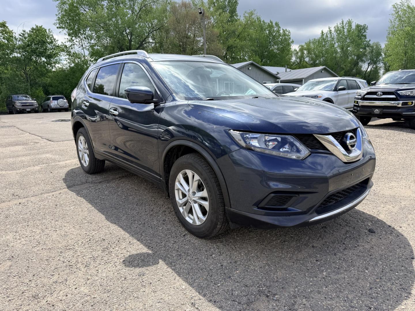 2016 Nissan Rogue SV AWD (KNMAT2MV2GP) with an 2.5L L4 DOHC 16V engine, CVT transmission, located at 17255 hwy 65 NE, Ham Lake, MN, 55304, 0.000000, 0.000000 - Photo#6