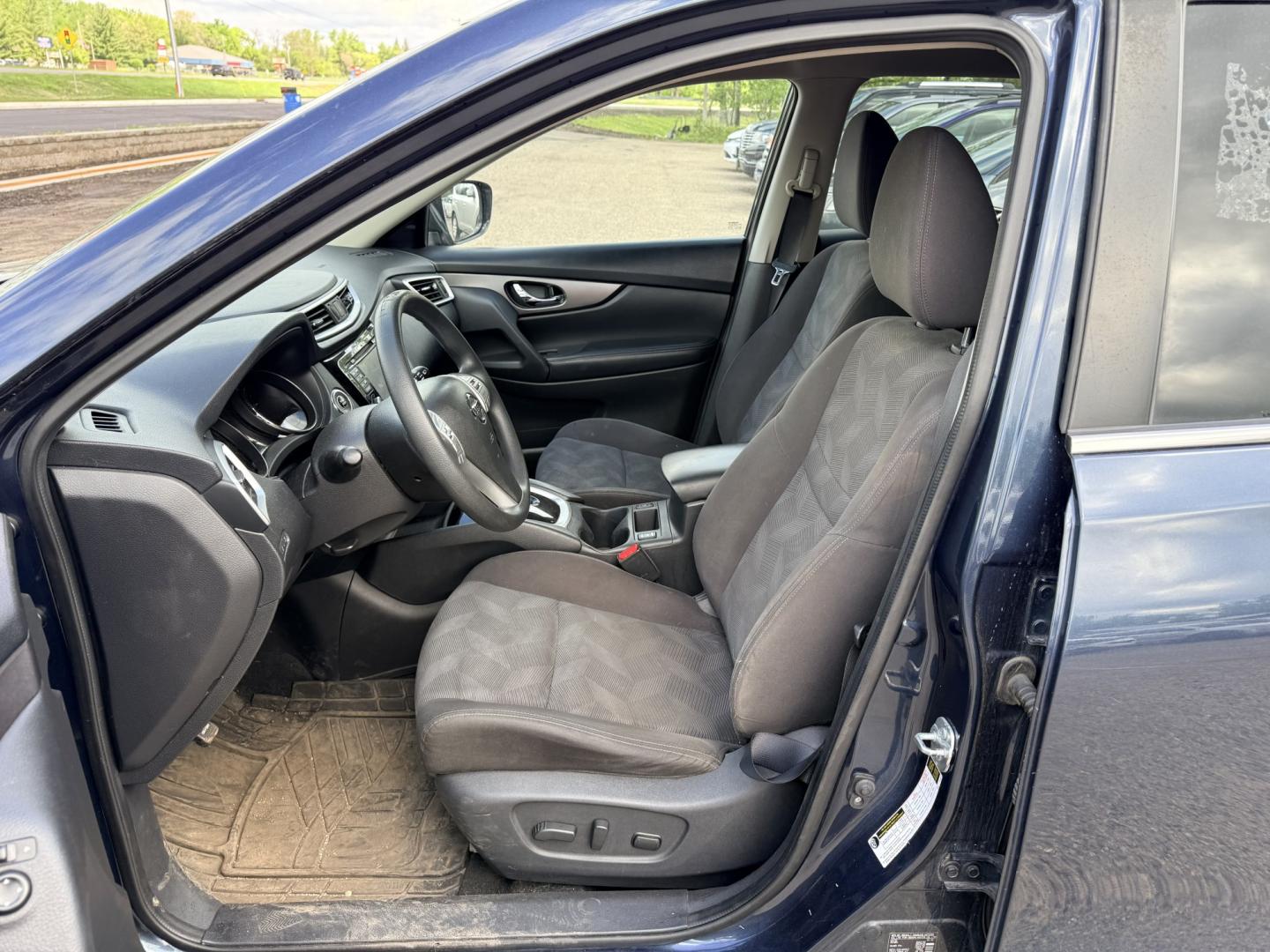 2016 Nissan Rogue SV AWD (KNMAT2MV2GP) with an 2.5L L4 DOHC 16V engine, CVT transmission, located at 17255 hwy 65 NE, Ham Lake, MN, 55304, 0.000000, 0.000000 - Photo#9