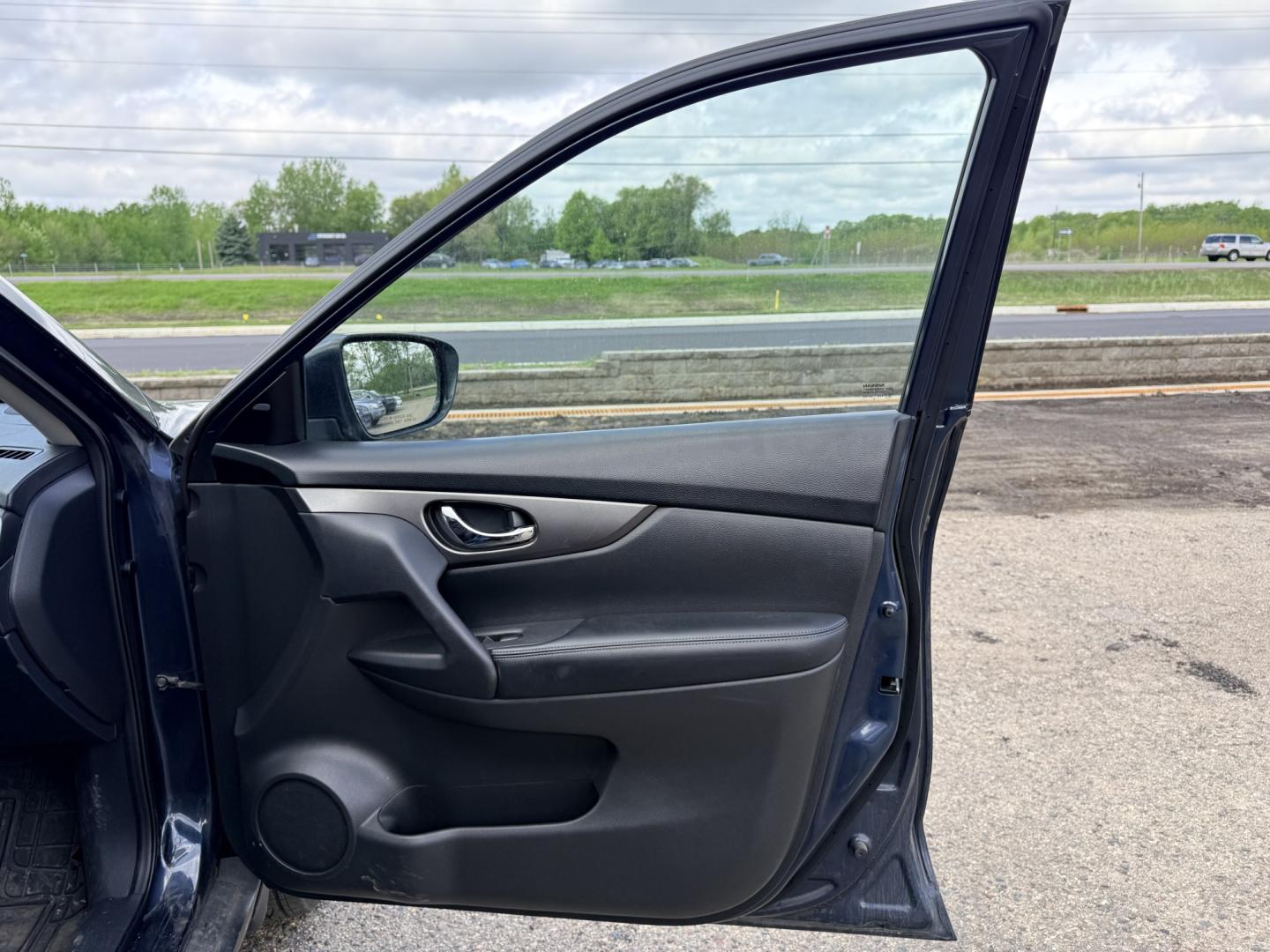 2016 Nissan Rogue SV AWD (KNMAT2MV2GP) with an 2.5L L4 DOHC 16V engine, CVT transmission, located at 17255 hwy 65 NE, Ham Lake, MN, 55304, 0.000000, 0.000000 - Photo#14