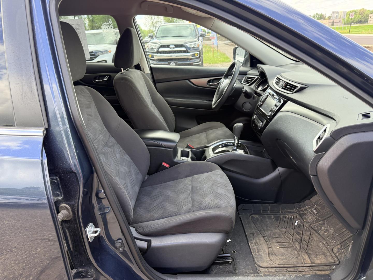 2016 Nissan Rogue SV AWD (KNMAT2MV2GP) with an 2.5L L4 DOHC 16V engine, CVT transmission, located at 17255 hwy 65 NE, Ham Lake, MN, 55304, 0.000000, 0.000000 - Photo#15