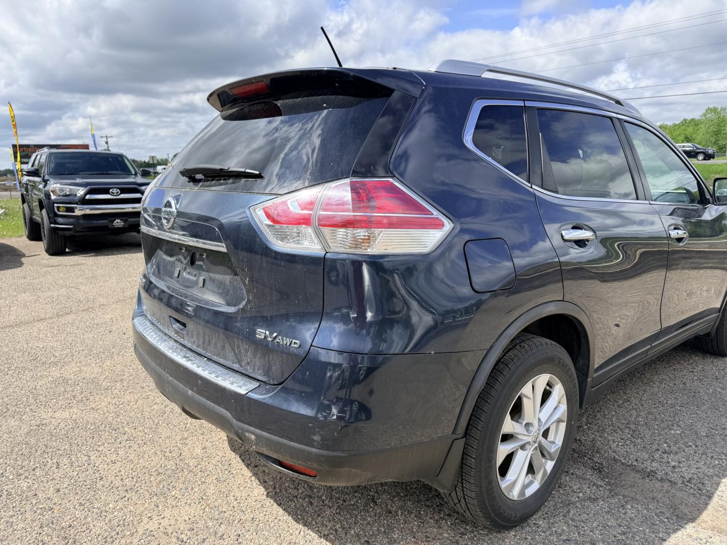 2016 Nissan Rogue SV AWD (KNMAT2MV2GP) with an 2.5L L4 DOHC 16V engine, CVT transmission, located at 17255 hwy 65 NE, Ham Lake, MN, 55304, 0.000000, 0.000000 - Photo#4