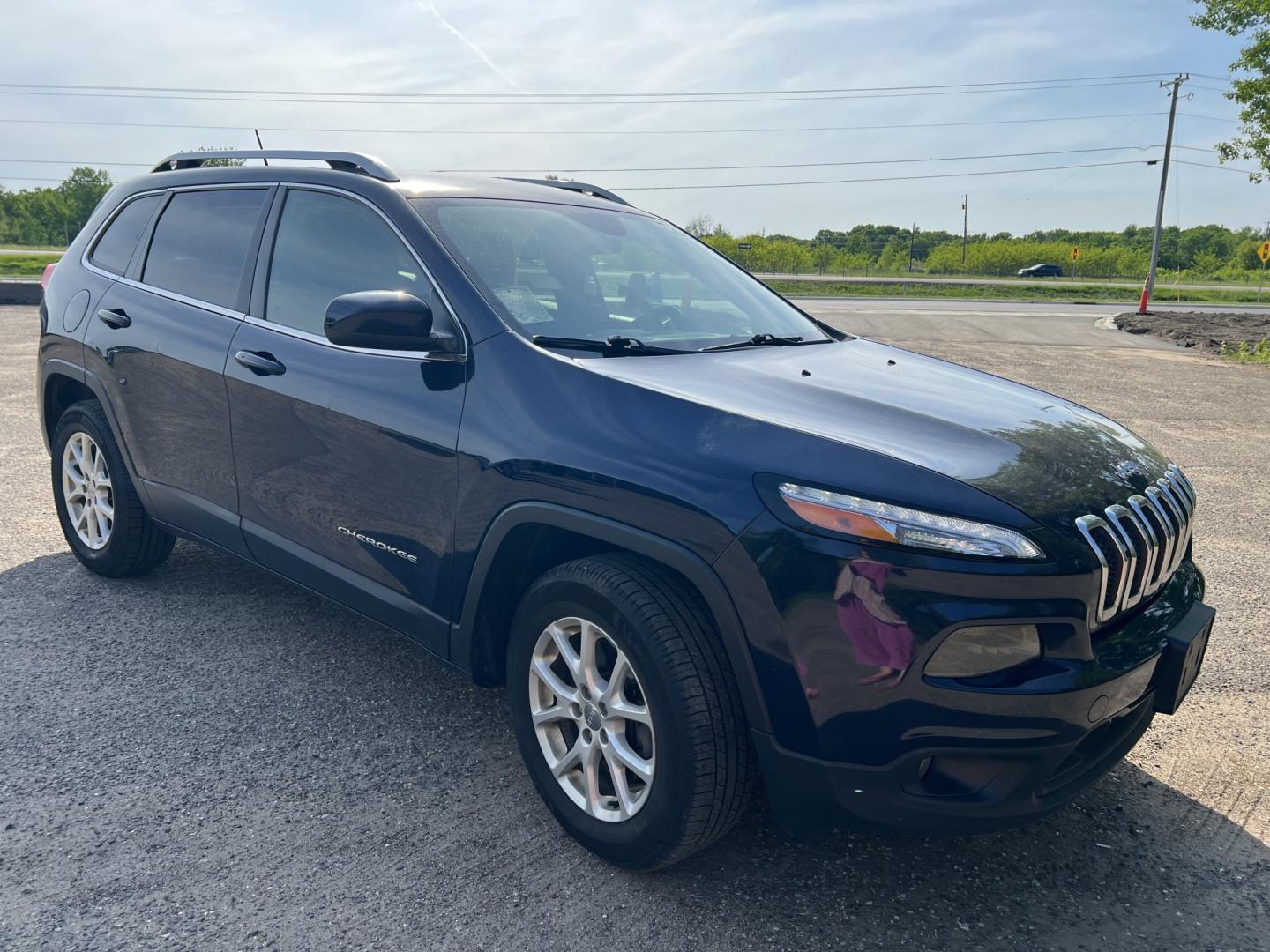 2015 Jeep Cherokee Latitude 4WD (1C4PJMCS5FW) with an 3.2L V6 DOHC 24V engine, 9-Speed Automatic transmission, located at 17255 hwy 65 NE, Ham Lake, MN, 55304, 0.000000, 0.000000 - Photo#2