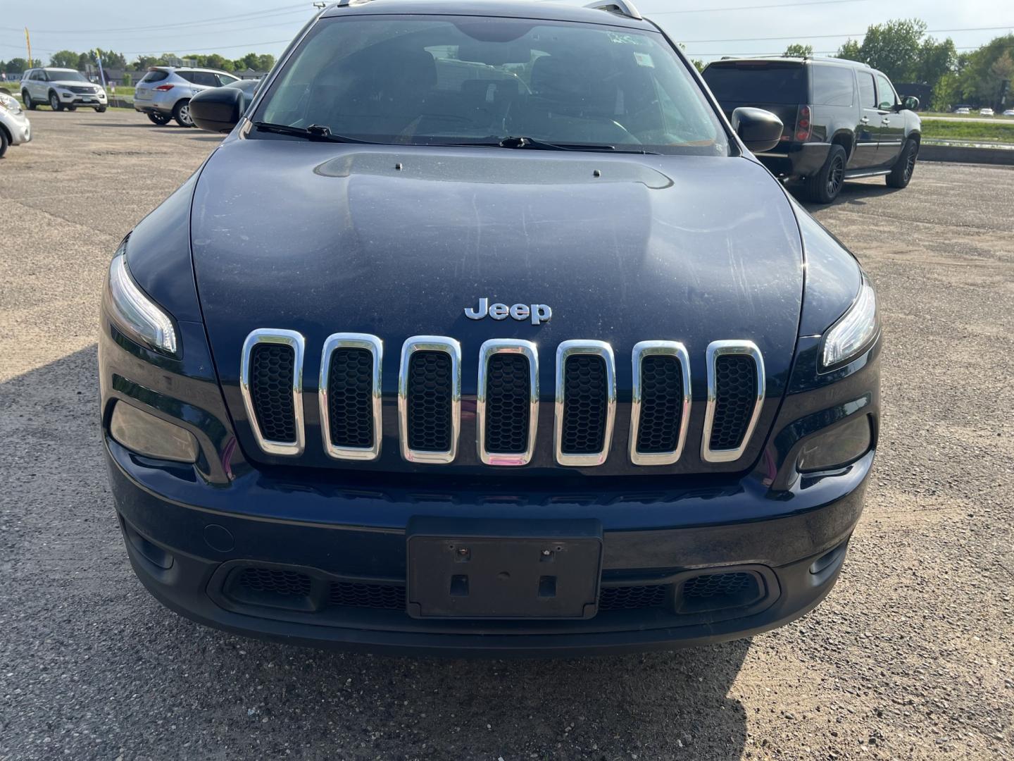 2015 Jeep Cherokee Latitude 4WD (1C4PJMCS5FW) with an 3.2L V6 DOHC 24V engine, 9-Speed Automatic transmission, located at 17255 hwy 65 NE, Ham Lake, MN, 55304, 0.000000, 0.000000 - Photo#1
