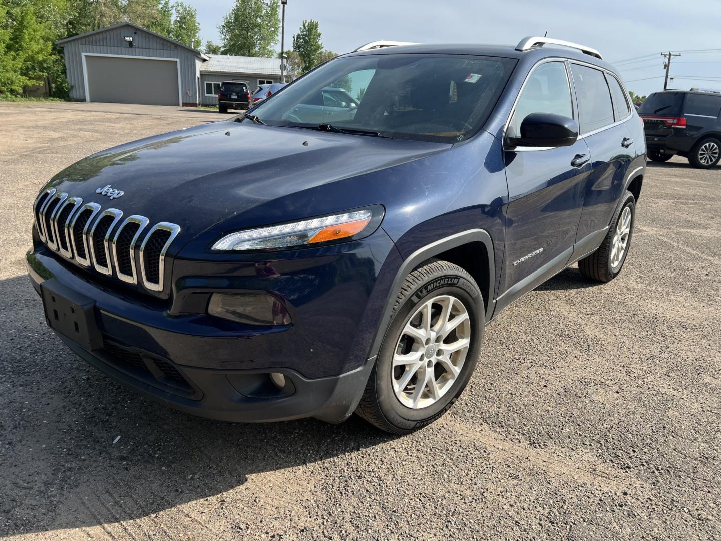 2015 Jeep Cherokee Latitude 4WD (1C4PJMCS5FW) with an 3.2L V6 DOHC 24V engine, 9-Speed Automatic transmission, located at 17255 hwy 65 NE, Ham Lake, MN, 55304, 0.000000, 0.000000 - Photo#0