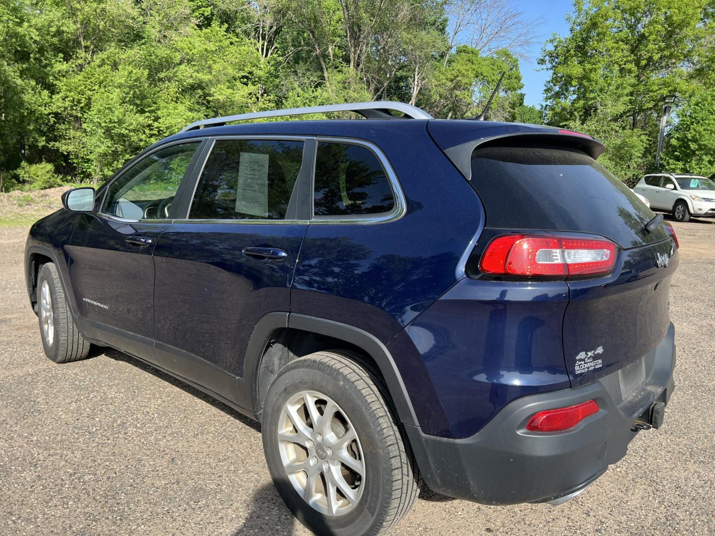 2015 Jeep Cherokee Latitude 4WD (1C4PJMCS5FW) with an 3.2L V6 DOHC 24V engine, 9-Speed Automatic transmission, located at 17255 hwy 65 NE, Ham Lake, MN, 55304, 0.000000, 0.000000 - Photo#6