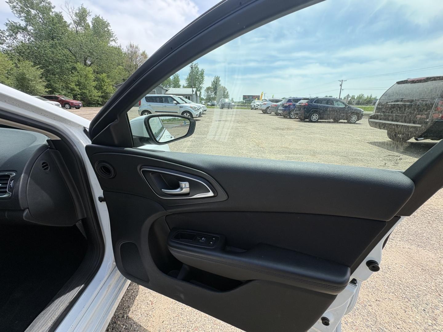 2015 Chrysler 200 Limited (1C3CCCAB7FN) with an 2.4L L4 DOHC 16V engine, 9-Speed Automatic transmission, located at 17255 hwy 65 NE, Ham Lake, MN, 55304, 0.000000, 0.000000 - Photo#14