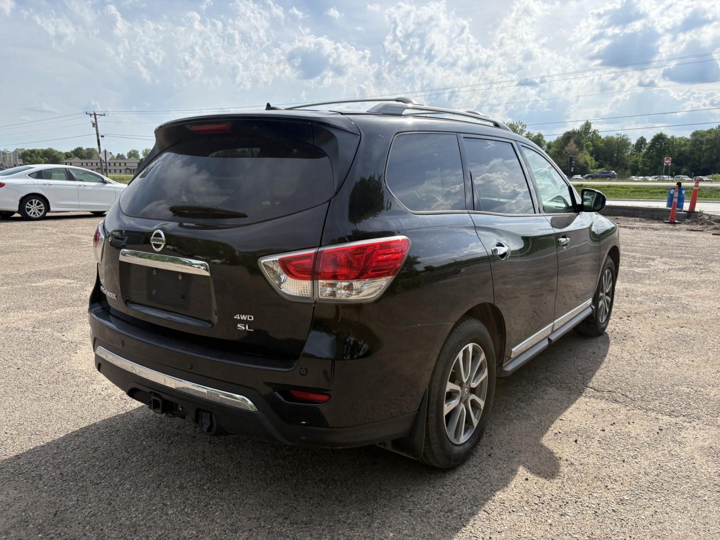 2013 Nissan Pathfinder LE 4WD (5N1AR2MMXDC) with an 3.5L V6 DOHC 24V engine, Continuously Variable Transmission transmission, located at 17255 hwy 65 NE, Ham Lake, MN, 55304, 0.000000, 0.000000 - Photo#4