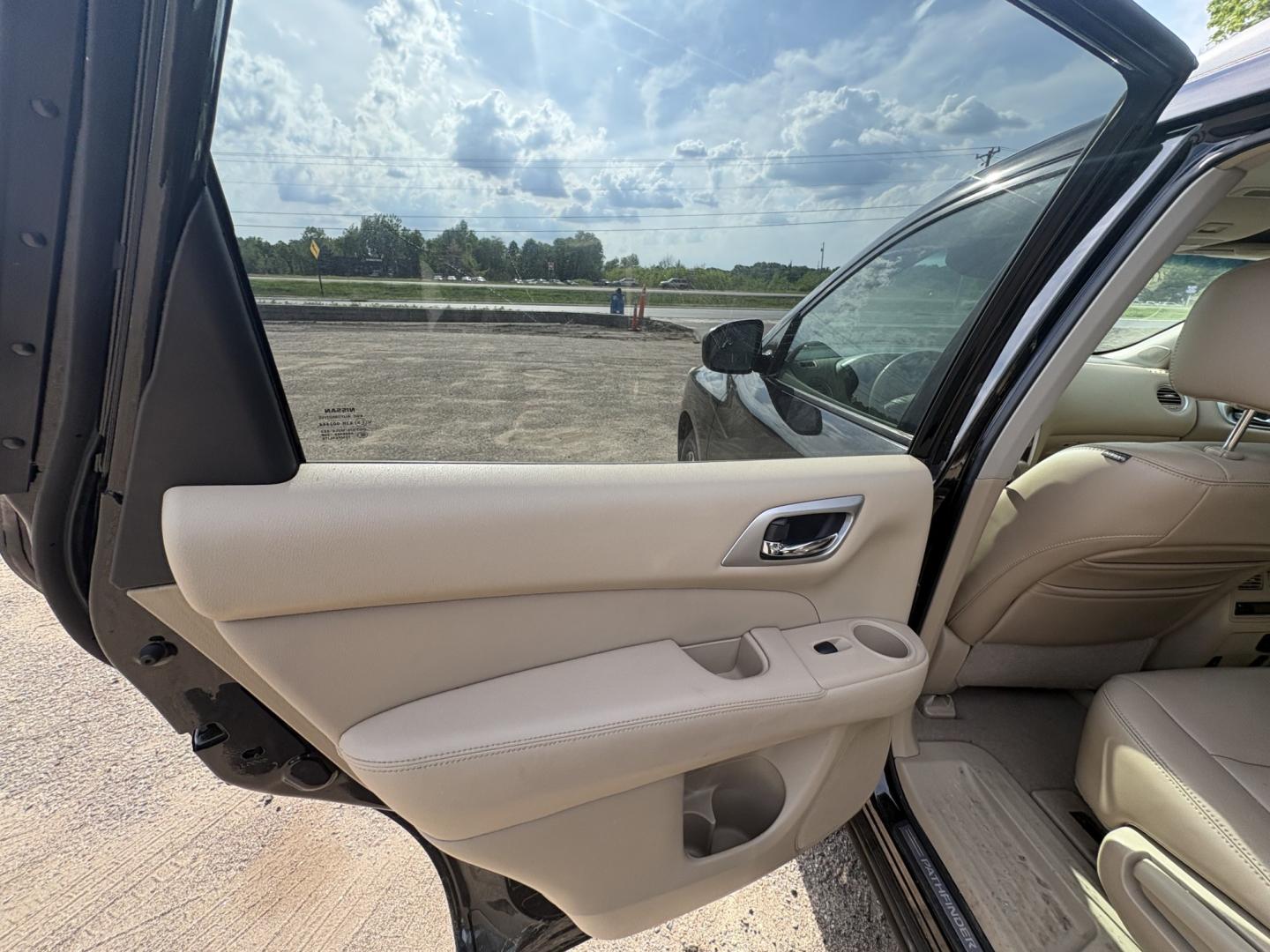 2013 Nissan Pathfinder LE 4WD (5N1AR2MMXDC) with an 3.5L V6 DOHC 24V engine, Continuously Variable Transmission transmission, located at 17255 hwy 65 NE, Ham Lake, MN, 55304, 0.000000, 0.000000 - Photo#10