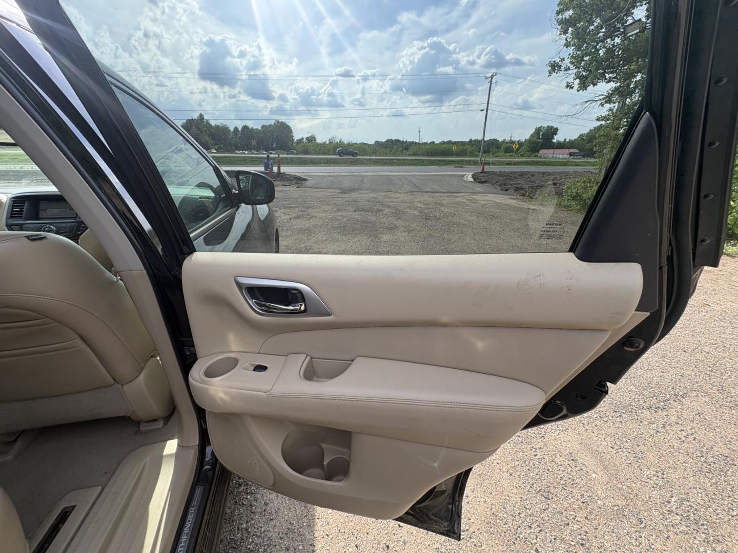2013 Nissan Pathfinder LE 4WD (5N1AR2MMXDC) with an 3.5L V6 DOHC 24V engine, Continuously Variable Transmission transmission, located at 17255 hwy 65 NE, Ham Lake, MN, 55304, 0.000000, 0.000000 - Photo#12