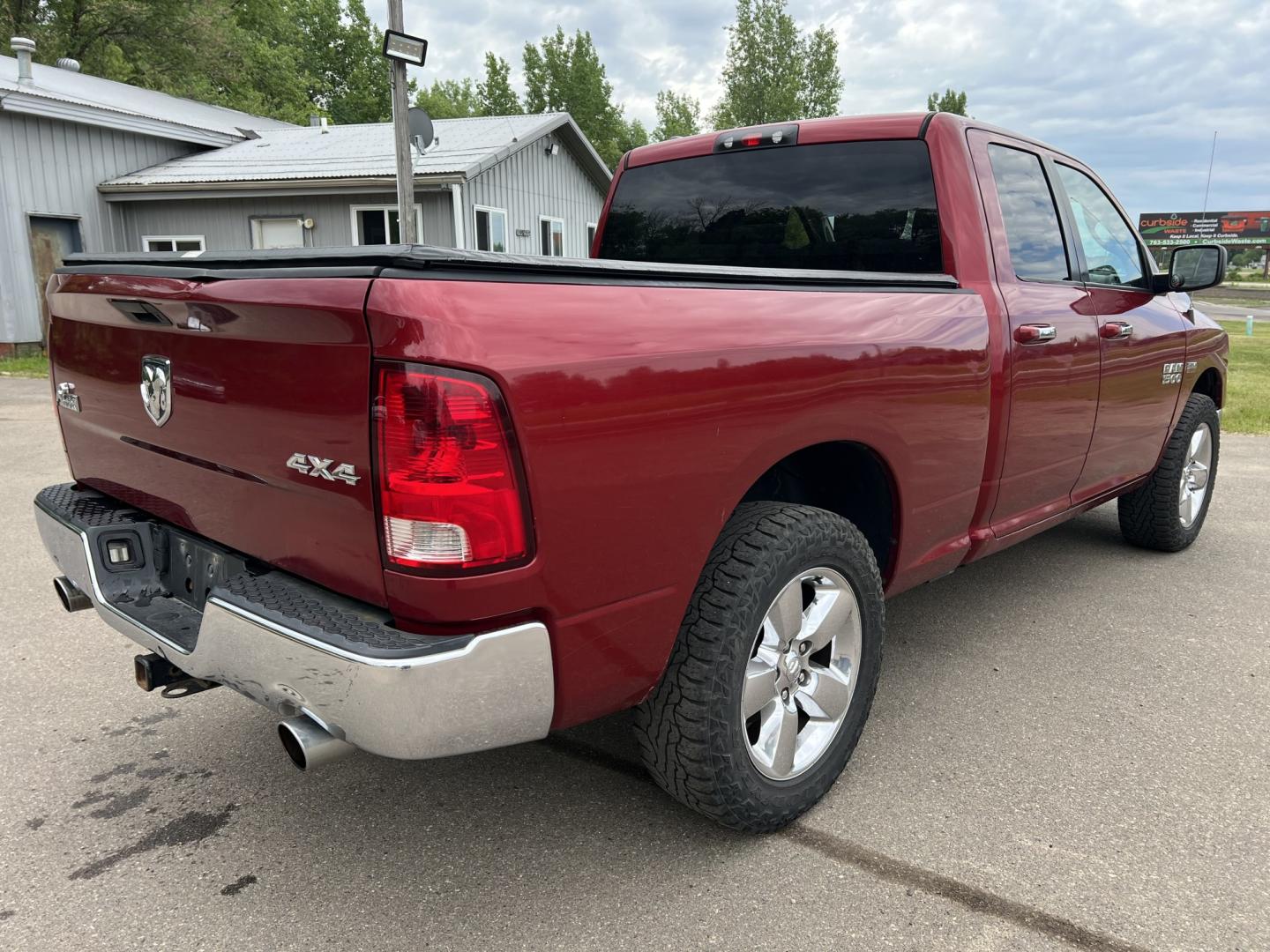 2014 RAM 1500 SLT Quad Cab 4WD (1C6RR7GT3ES) with an 5.7L V8 OHV 16V engine, 6-Speed Automatic transmission, located at 17255 hwy 65 NE, Ham Lake, MN, 55304, 0.000000, 0.000000- Photo#4