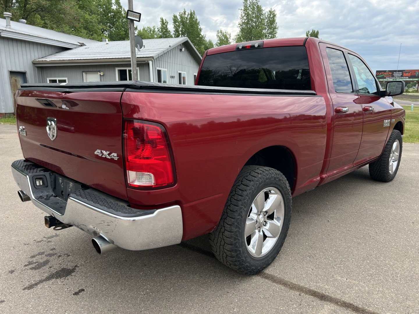 2014 RAM 1500 SLT Quad Cab 4WD (1C6RR7GT3ES) with an 5.7L V8 OHV 16V engine, 6-Speed Automatic transmission, located at 17255 hwy 65 NE, Ham Lake, MN, 55304, 0.000000, 0.000000 - Photo#4