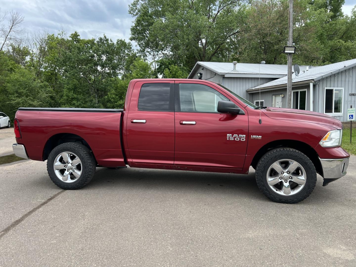 2014 RAM 1500 SLT Quad Cab 4WD (1C6RR7GT3ES) with an 5.7L V8 OHV 16V engine, 6-Speed Automatic transmission, located at 17255 hwy 65 NE, Ham Lake, MN, 55304, 0.000000, 0.000000- Photo#3