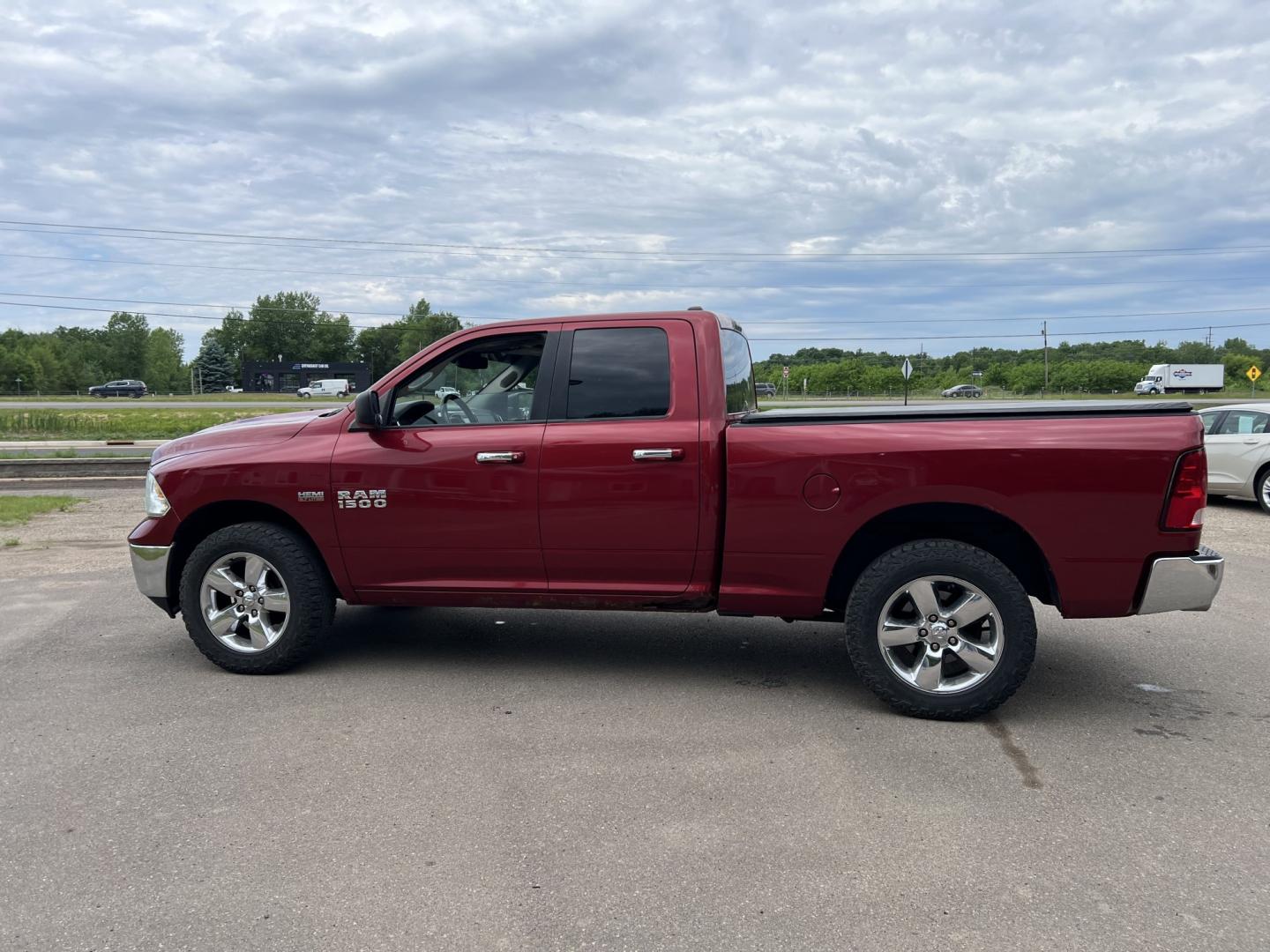 2014 RAM 1500 SLT Quad Cab 4WD (1C6RR7GT3ES) with an 5.7L V8 OHV 16V engine, 6-Speed Automatic transmission, located at 17255 hwy 65 NE, Ham Lake, MN, 55304, 0.000000, 0.000000- Photo#7