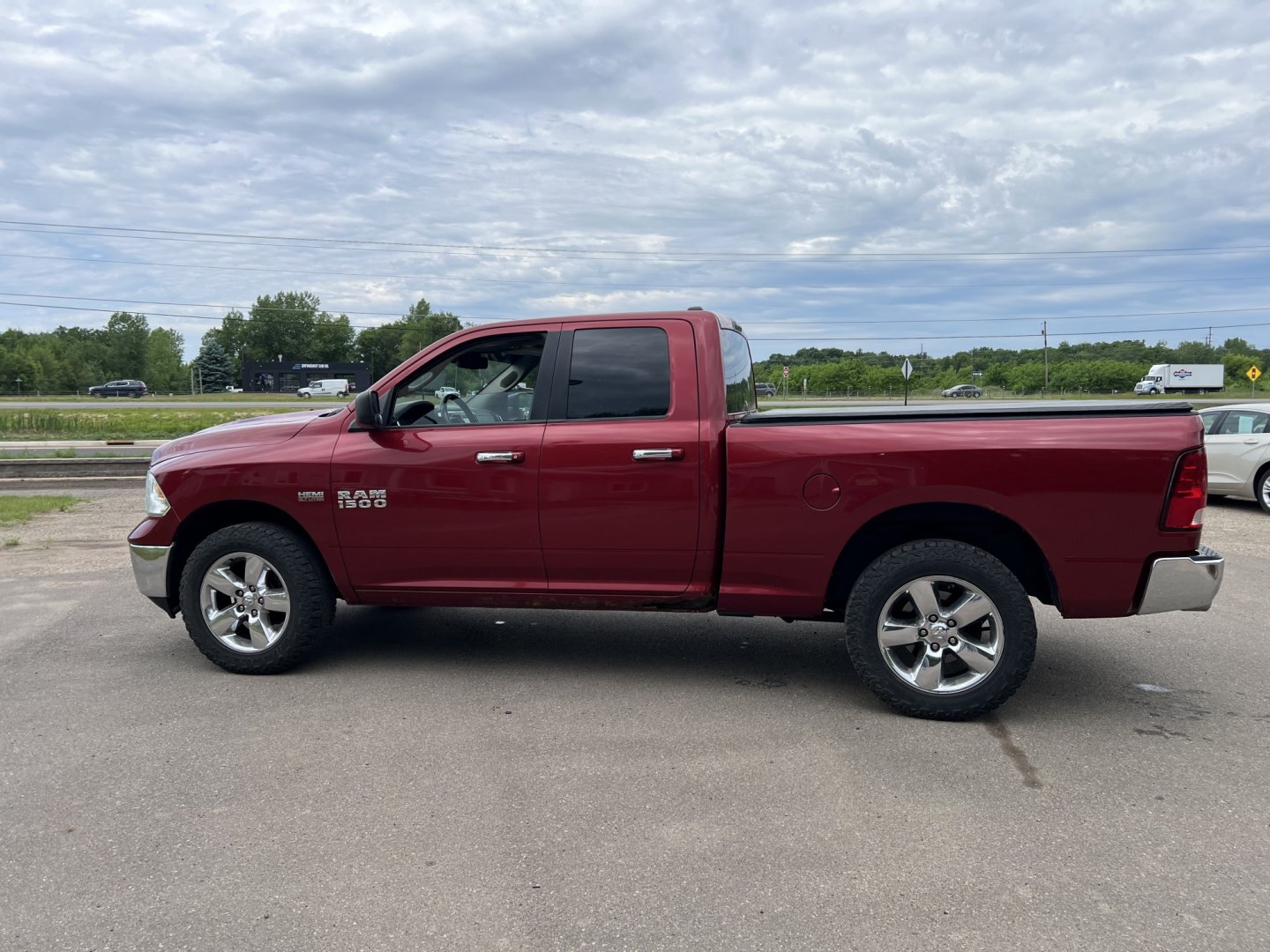 2014 RAM 1500 SLT Quad Cab 4WD (1C6RR7GT3ES) with an 5.7L V8 OHV 16V engine, 6-Speed Automatic transmission, located at 17255 hwy 65 NE, Ham Lake, MN, 55304, 0.000000, 0.000000 - Photo#7