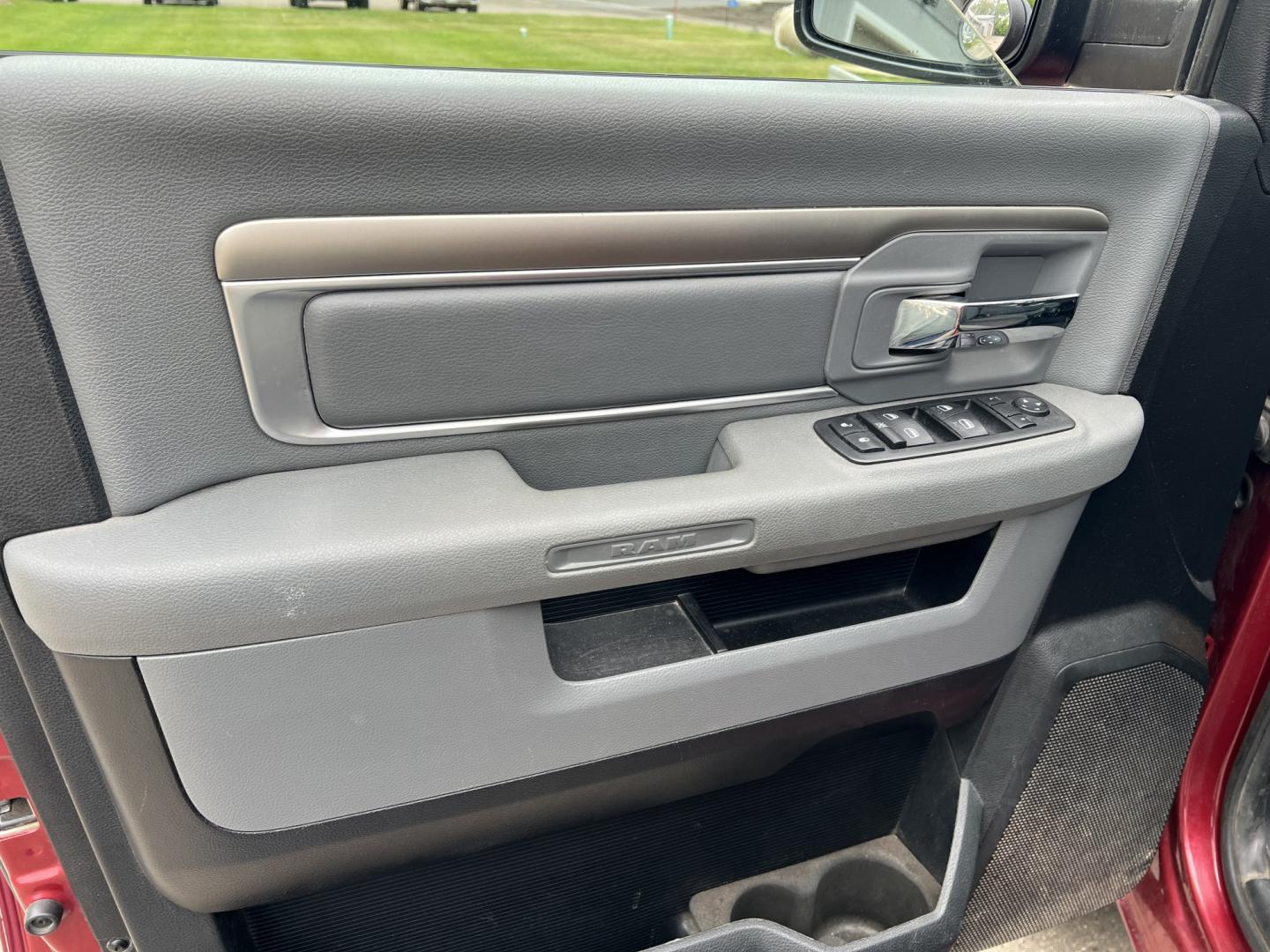 2014 RAM 1500 SLT Quad Cab 4WD (1C6RR7GT3ES) with an 5.7L V8 OHV 16V engine, 6-Speed Automatic transmission, located at 17255 hwy 65 NE, Ham Lake, MN, 55304, 0.000000, 0.000000- Photo#8