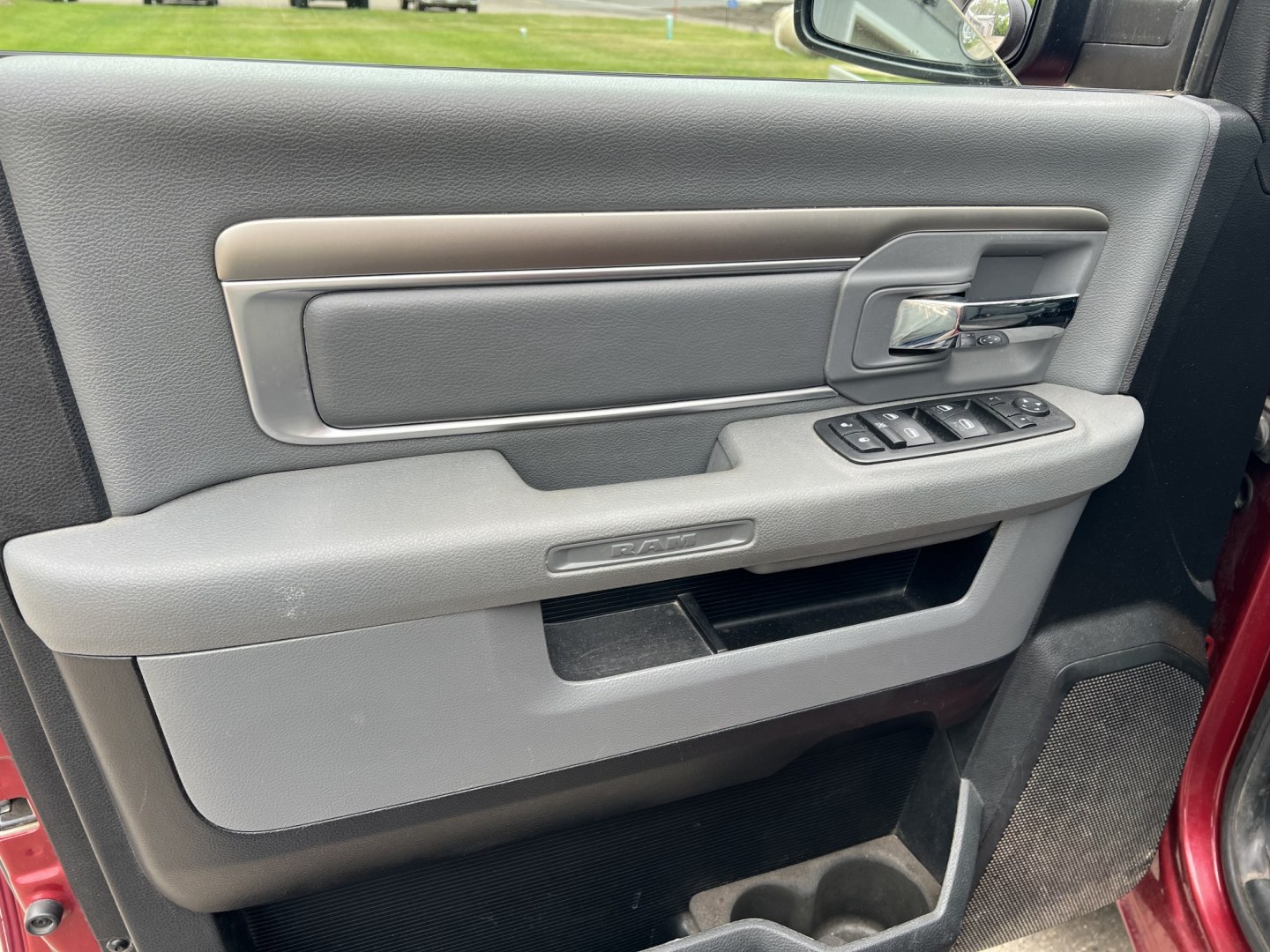 2014 RAM 1500 SLT Quad Cab 4WD (1C6RR7GT3ES) with an 5.7L V8 OHV 16V engine, 6-Speed Automatic transmission, located at 17255 hwy 65 NE, Ham Lake, MN, 55304, 0.000000, 0.000000 - Photo#8