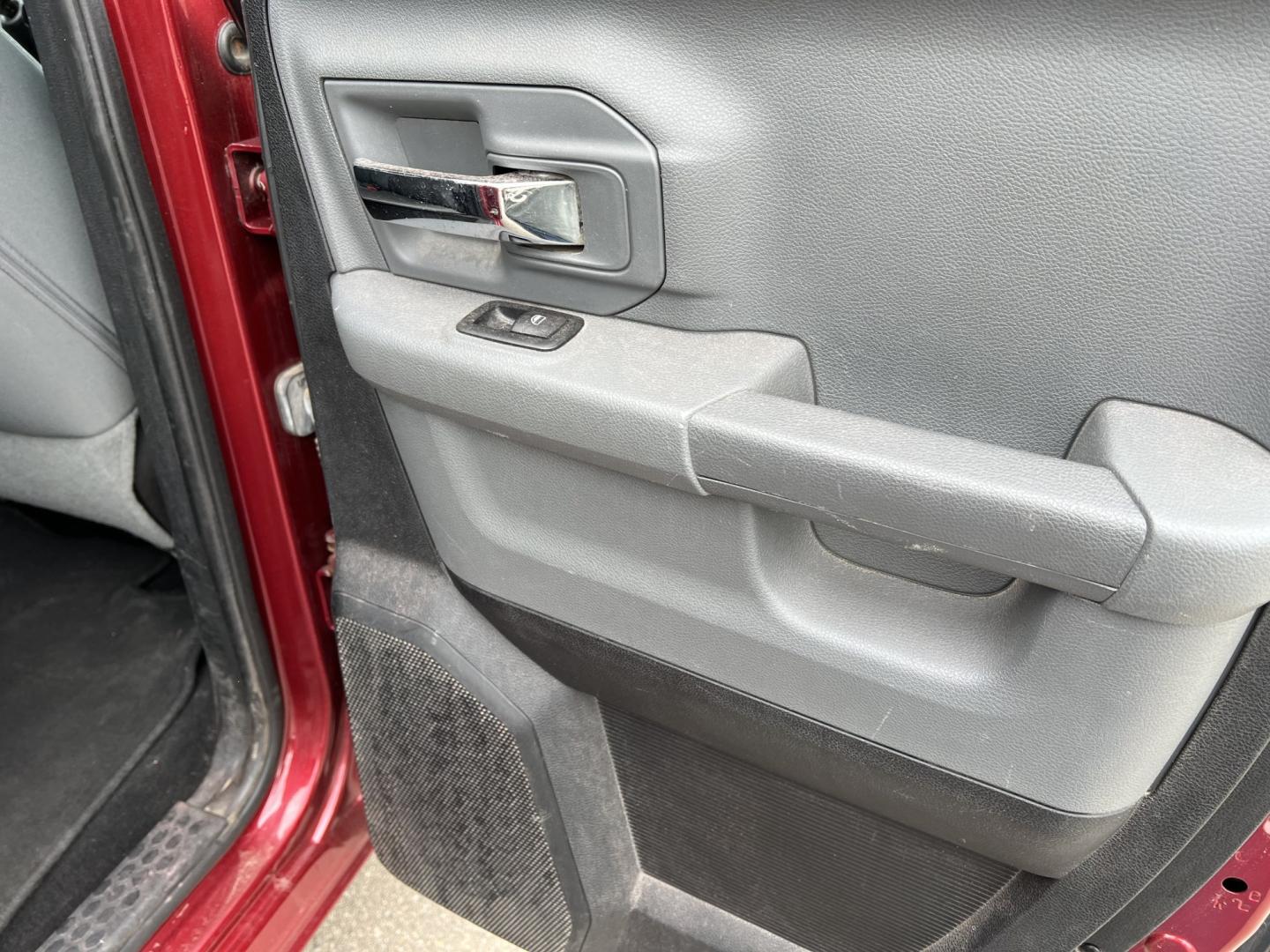 2014 RAM 1500 SLT Quad Cab 4WD (1C6RR7GT3ES) with an 5.7L V8 OHV 16V engine, 6-Speed Automatic transmission, located at 17255 hwy 65 NE, Ham Lake, MN, 55304, 0.000000, 0.000000- Photo#14