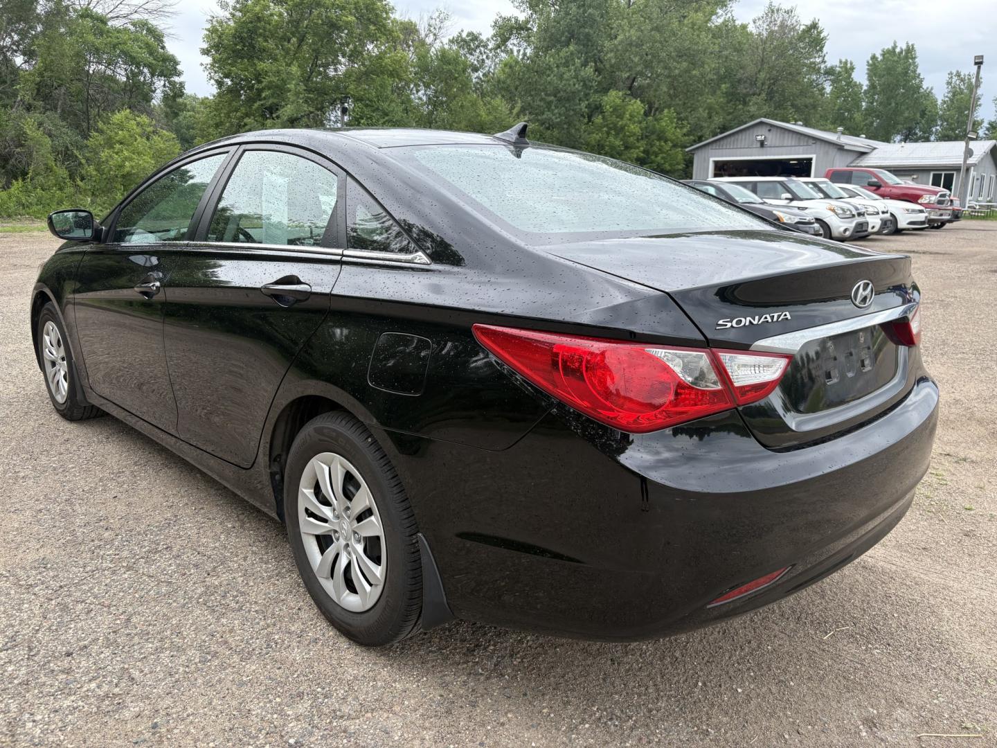 2011 Hyundai Sonata GLS Auto (5NPEB4AC4BH) with an 2.4L L4 DOHC 16V engine, 5-Speed Automatic transmission, located at 17255 hwy 65 NE, Ham Lake, MN, 55304, 0.000000, 0.000000- Photo#2