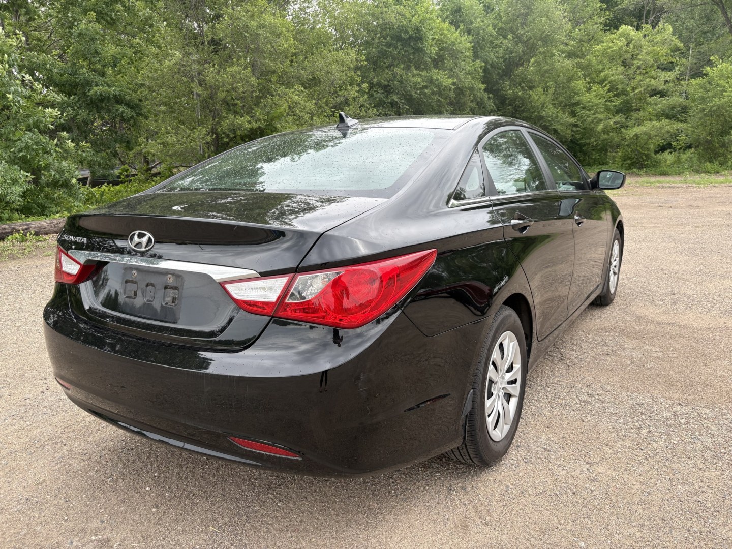 2011 Hyundai Sonata GLS Auto (5NPEB4AC4BH) with an 2.4L L4 DOHC 16V engine, 5-Speed Automatic transmission, located at 17255 hwy 65 NE, Ham Lake, MN, 55304, 0.000000, 0.000000 - Photo#4
