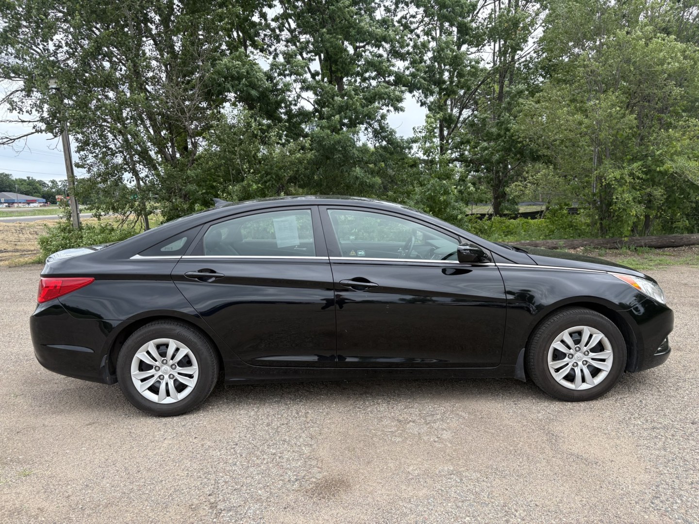 2011 Hyundai Sonata GLS Auto (5NPEB4AC4BH) with an 2.4L L4 DOHC 16V engine, 5-Speed Automatic transmission, located at 17255 hwy 65 NE, Ham Lake, MN, 55304, 0.000000, 0.000000 - Photo#5