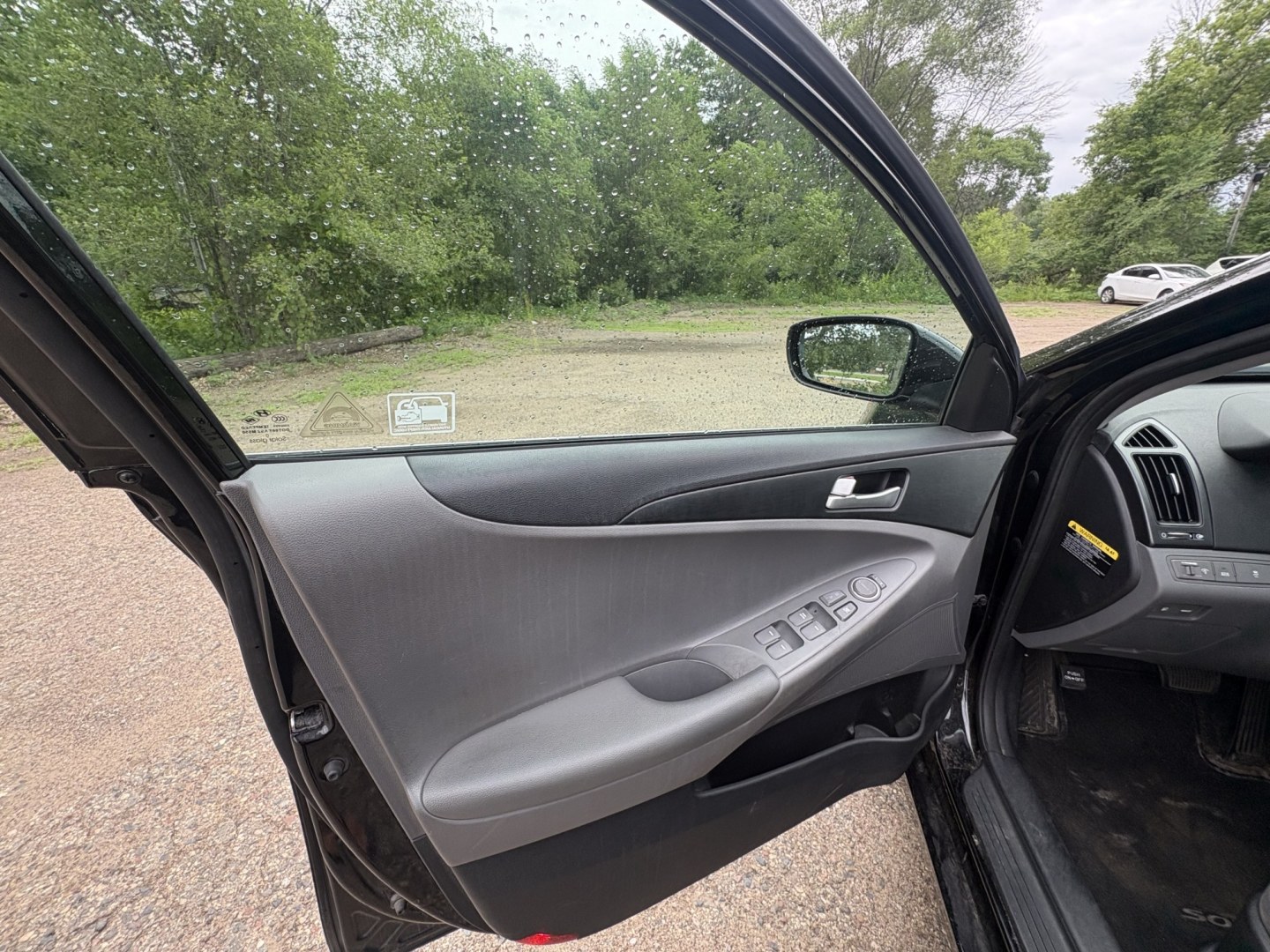 2011 Hyundai Sonata GLS Auto (5NPEB4AC4BH) with an 2.4L L4 DOHC 16V engine, 5-Speed Automatic transmission, located at 17255 hwy 65 NE, Ham Lake, MN, 55304, 0.000000, 0.000000 - Photo#8