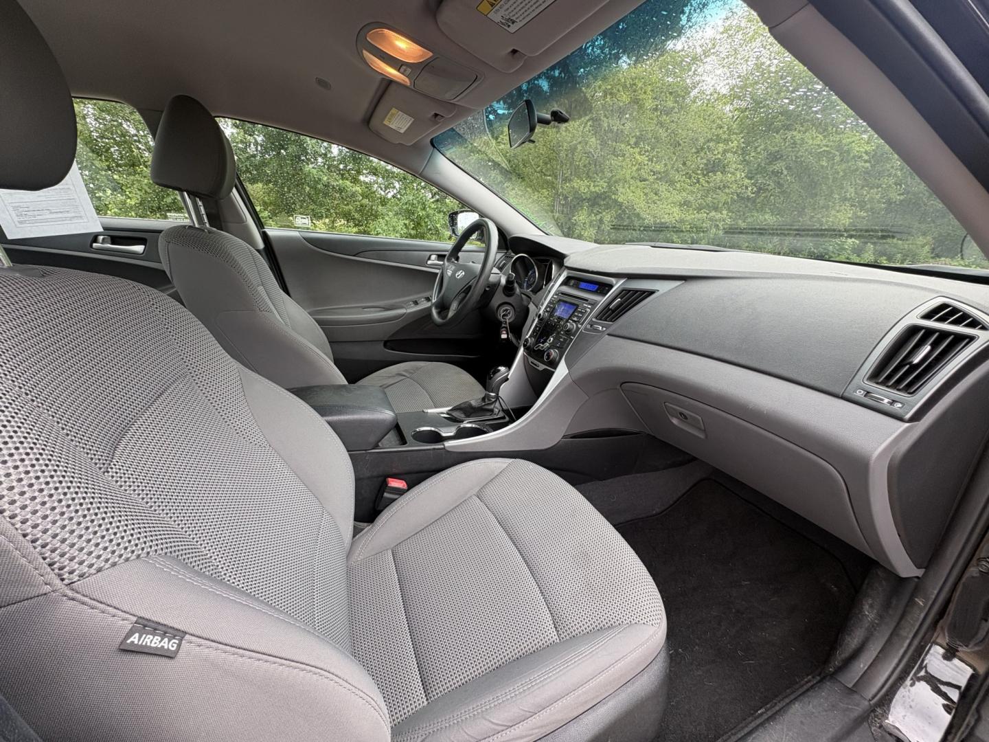 2011 Hyundai Sonata GLS Auto (5NPEB4AC4BH) with an 2.4L L4 DOHC 16V engine, 5-Speed Automatic transmission, located at 17255 hwy 65 NE, Ham Lake, MN, 55304, 0.000000, 0.000000- Photo#15