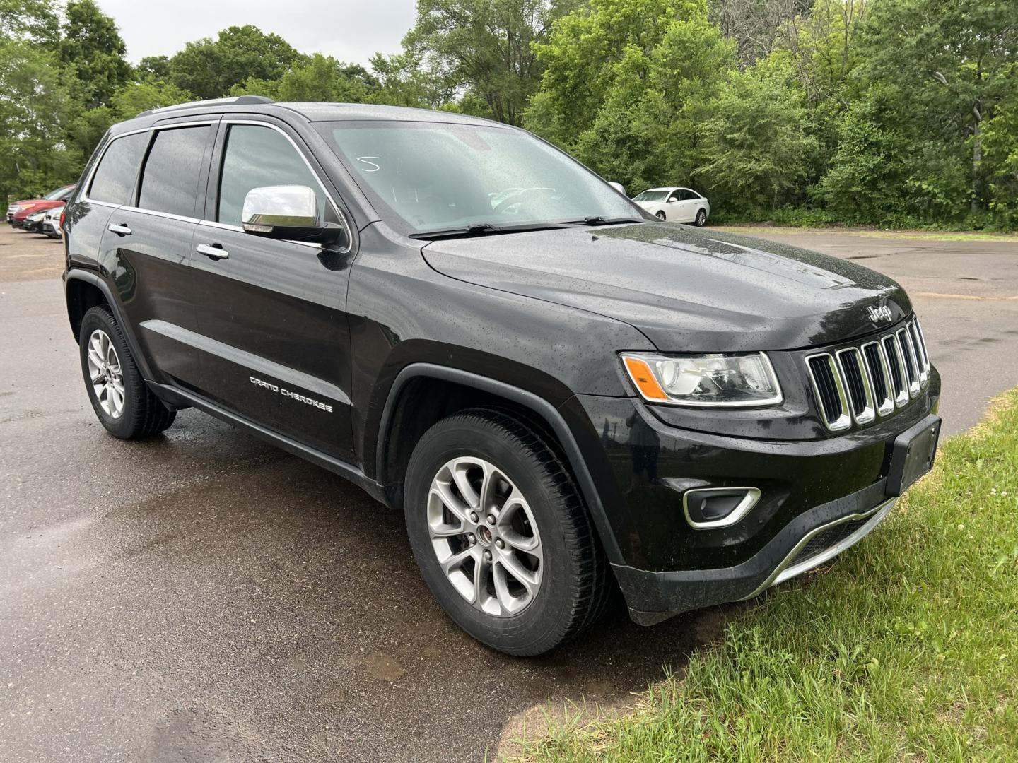 2015 Jeep Grand Cherokee Limited 4WD (1C4RJFBG8FC) with an 3.6L V6 DOHC 24V engine, 8-Speed Automatic transmission, located at 17255 hwy 65 NE, Ham Lake, MN, 55304, 0.000000, 0.000000- Photo#2