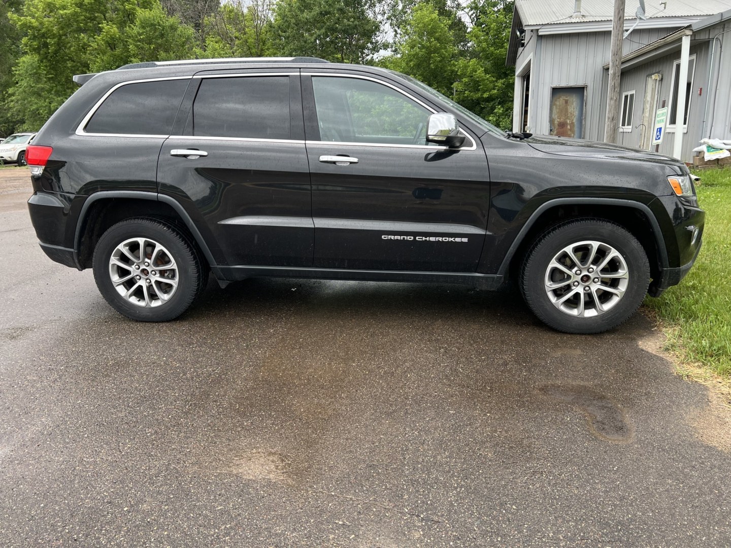 2015 Jeep Grand Cherokee Limited 4WD (1C4RJFBG8FC) with an 3.6L V6 DOHC 24V engine, 8-Speed Automatic transmission, located at 17255 hwy 65 NE, Ham Lake, MN, 55304, 0.000000, 0.000000 - Photo#3