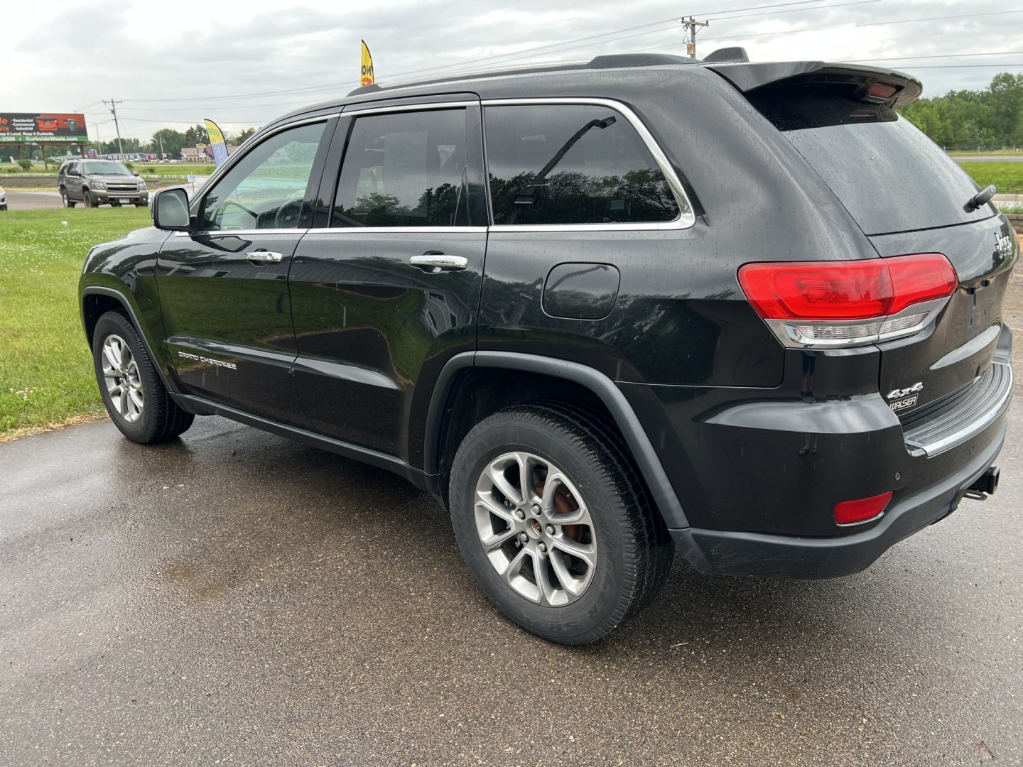 2015 Jeep Grand Cherokee Limited 4WD (1C4RJFBG8FC) with an 3.6L V6 DOHC 24V engine, 8-Speed Automatic transmission, located at 17255 hwy 65 NE, Ham Lake, MN, 55304, 0.000000, 0.000000- Photo#6