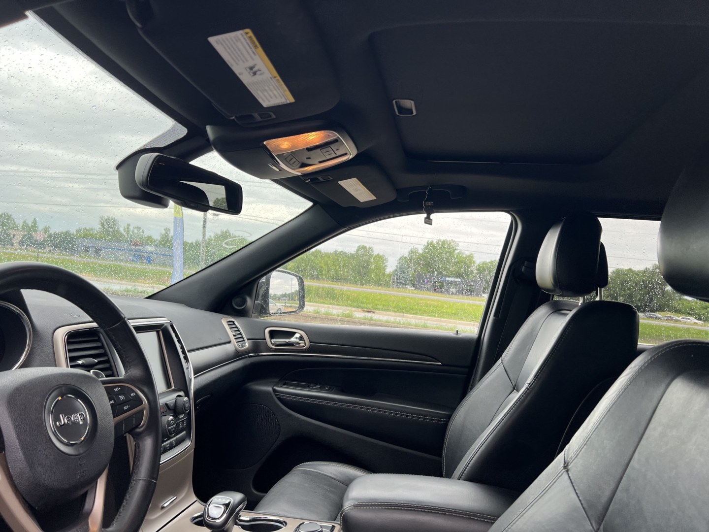 2015 Jeep Grand Cherokee Limited 4WD (1C4RJFBG8FC) with an 3.6L V6 DOHC 24V engine, 8-Speed Automatic transmission, located at 17255 hwy 65 NE, Ham Lake, MN, 55304, 0.000000, 0.000000 - Photo#10