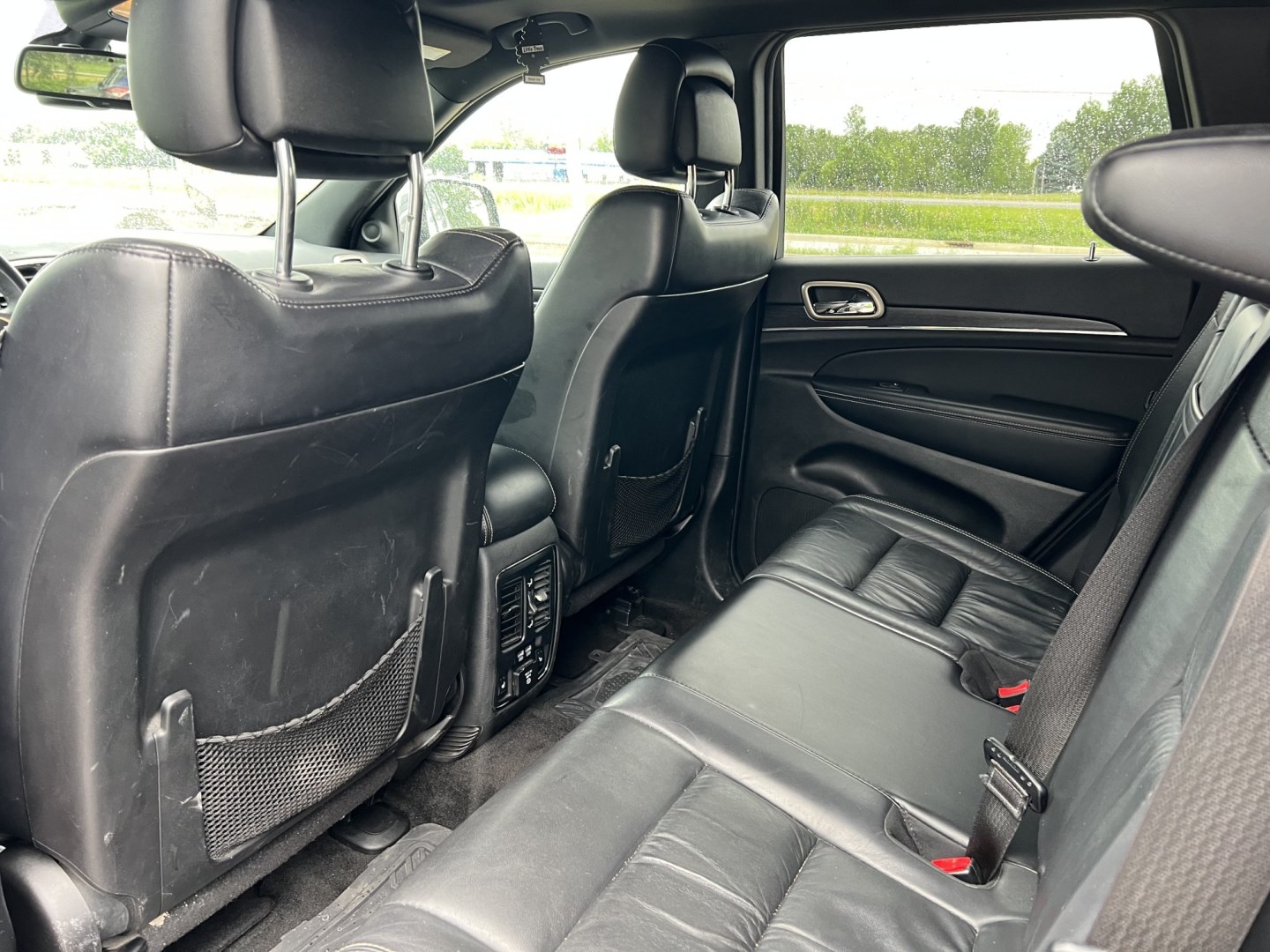 2015 Jeep Grand Cherokee Limited 4WD (1C4RJFBG8FC) with an 3.6L V6 DOHC 24V engine, 8-Speed Automatic transmission, located at 17255 hwy 65 NE, Ham Lake, MN, 55304, 0.000000, 0.000000 - Photo#12