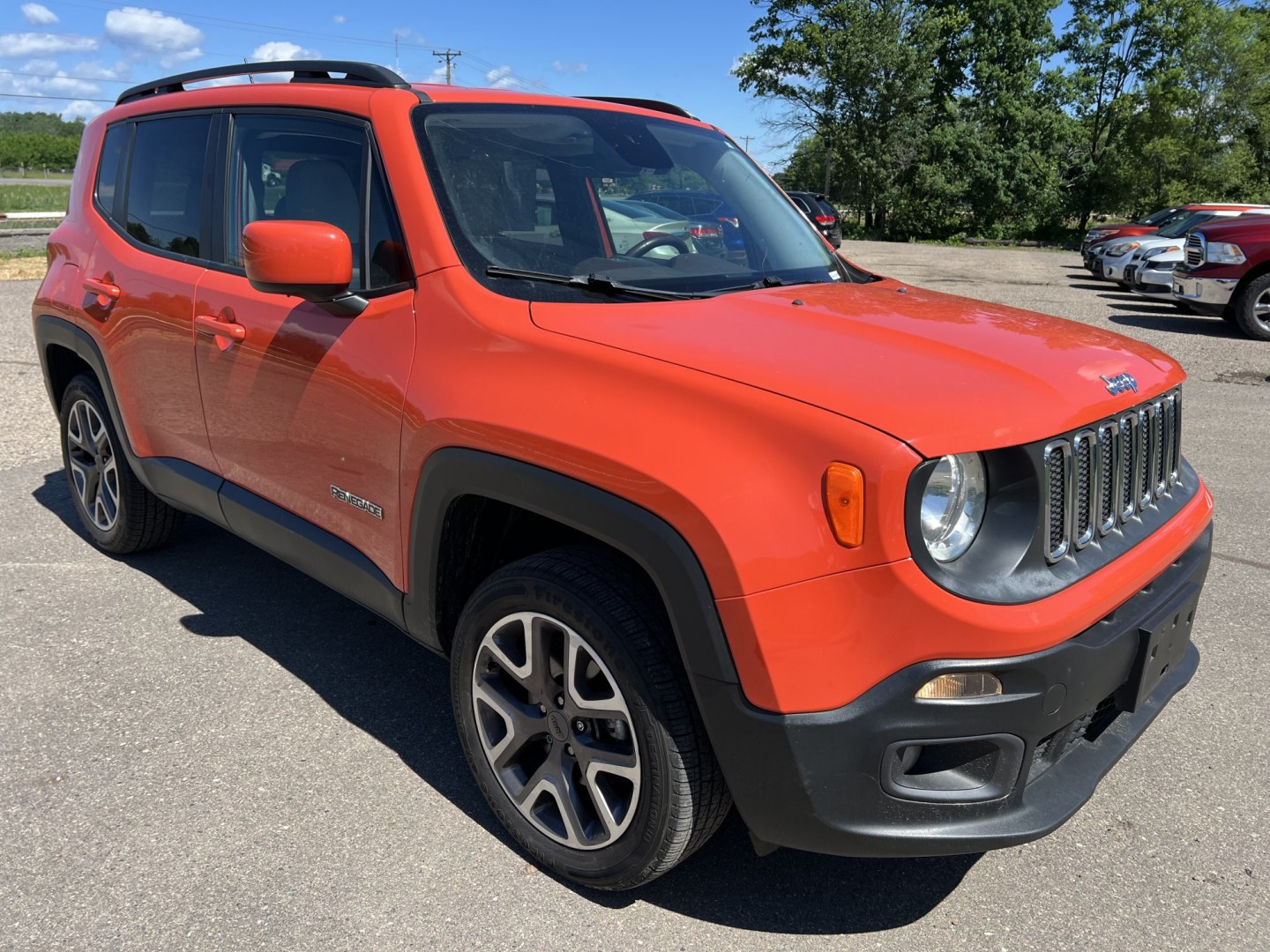 2015 Jeep Renegade Latitude 4WD (ZACCJBBT7FP) with an 2.4L L4 engine, 6-Speed Manual transmission, located at 17255 hwy 65 NE, Ham Lake, MN, 55304, 0.000000, 0.000000 - Photo#2