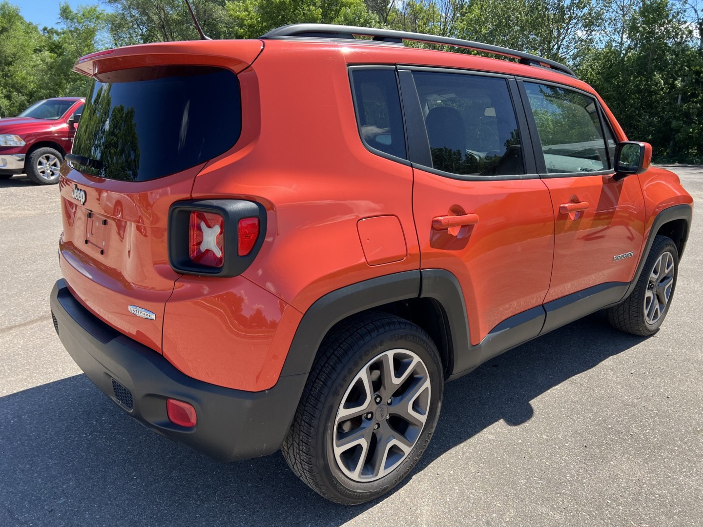 2015 Jeep Renegade Latitude 4WD (ZACCJBBT7FP) with an 2.4L L4 engine, 6-Speed Manual transmission, located at 17255 hwy 65 NE, Ham Lake, MN, 55304, 0.000000, 0.000000 - Photo#4