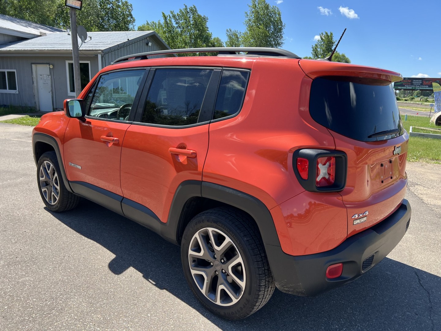 2015 Jeep Renegade Latitude 4WD (ZACCJBBT7FP) with an 2.4L L4 engine, 6-Speed Manual transmission, located at 17255 hwy 65 NE, Ham Lake, MN, 55304, 0.000000, 0.000000 - Photo#6